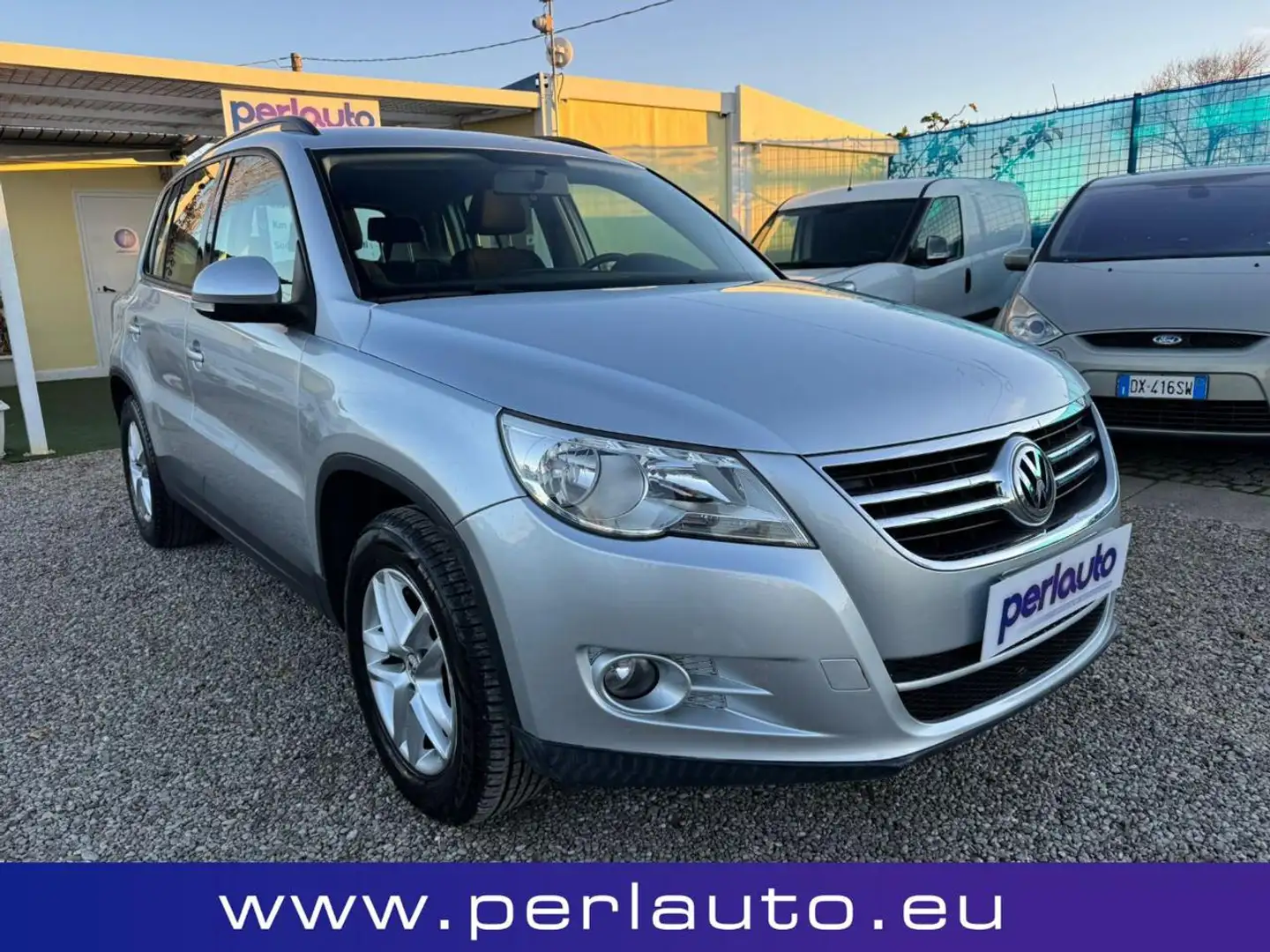 Volkswagen Tiguan 1.4 TSI Trend & Fun BlueMotion Technology Silber - 2
