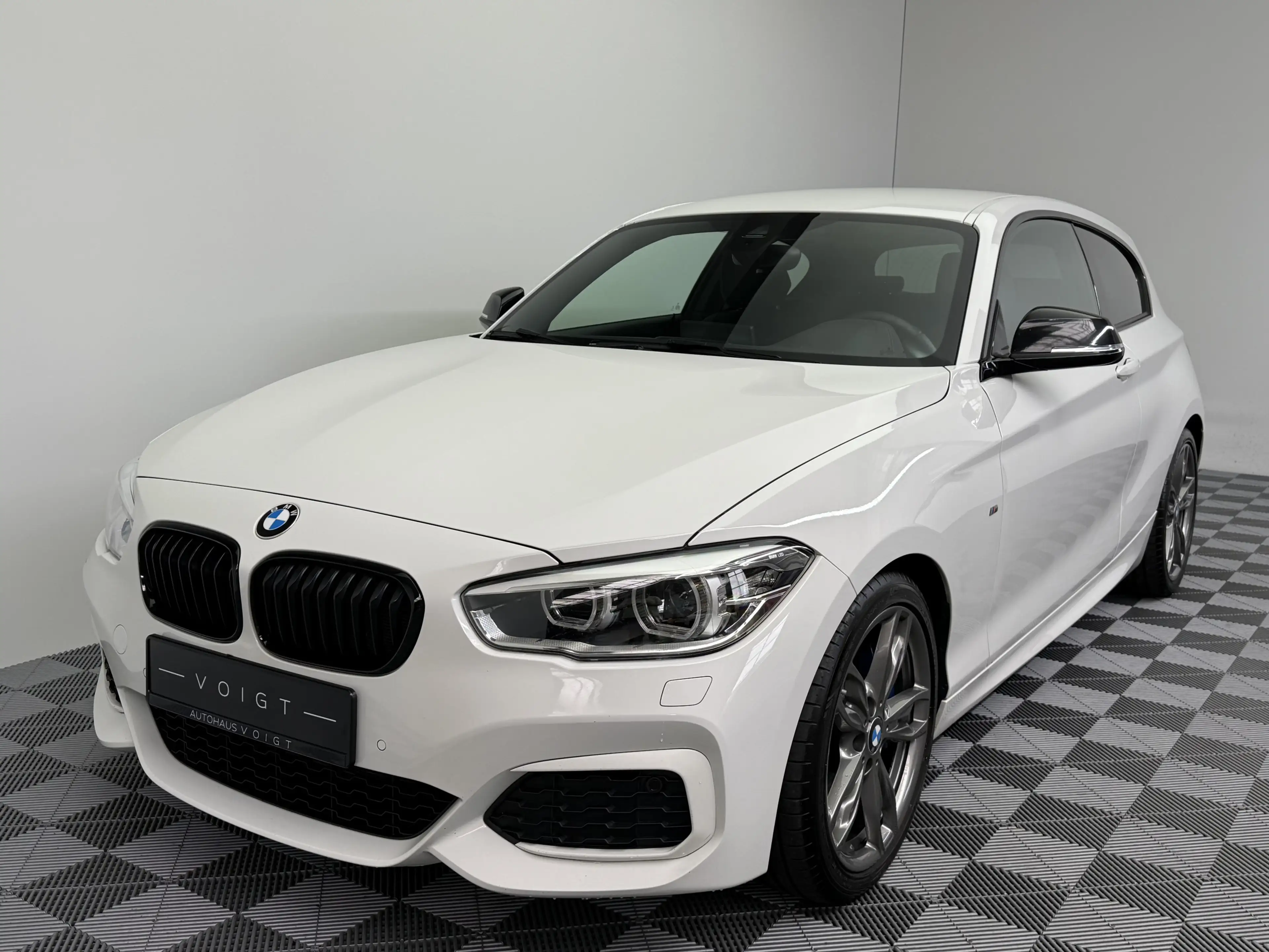 BMW 140 |No-OPF|Navi-Prof|LED|Keyless|BMW-History| — photo 2