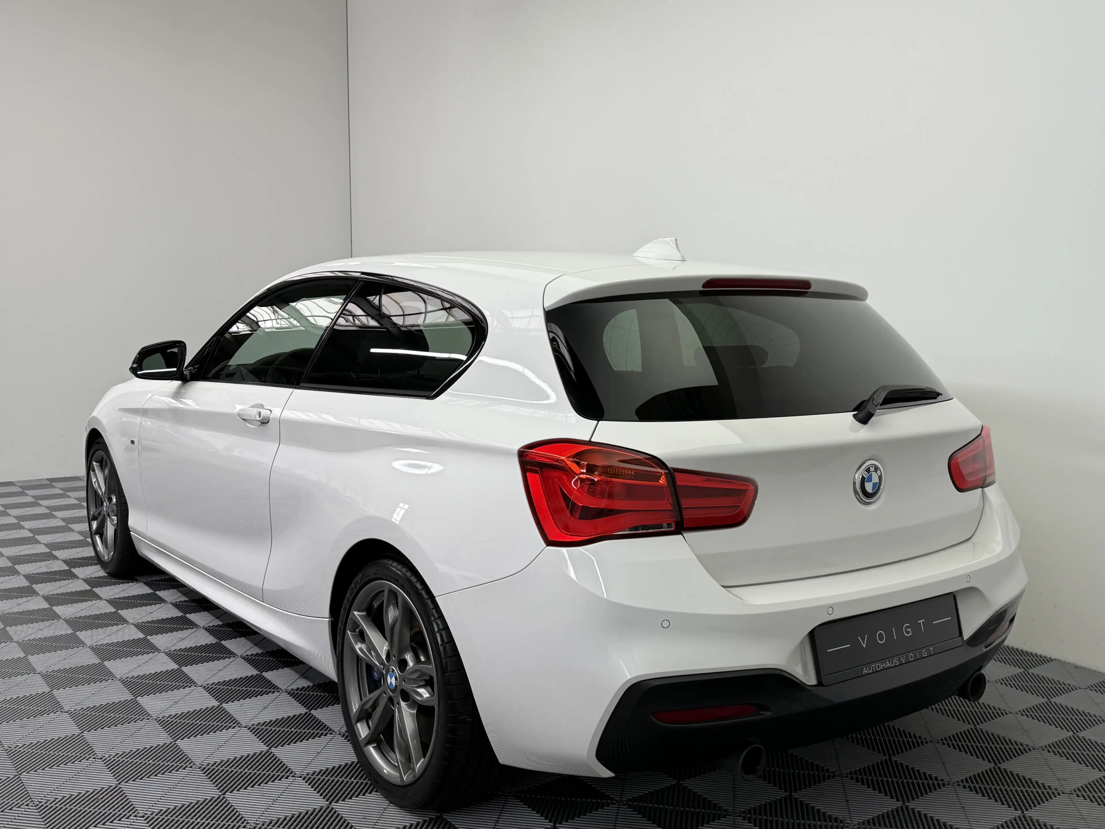 BMW 140 |No-OPF|Navi-Prof|LED|Keyless|BMW-History| — photo 3