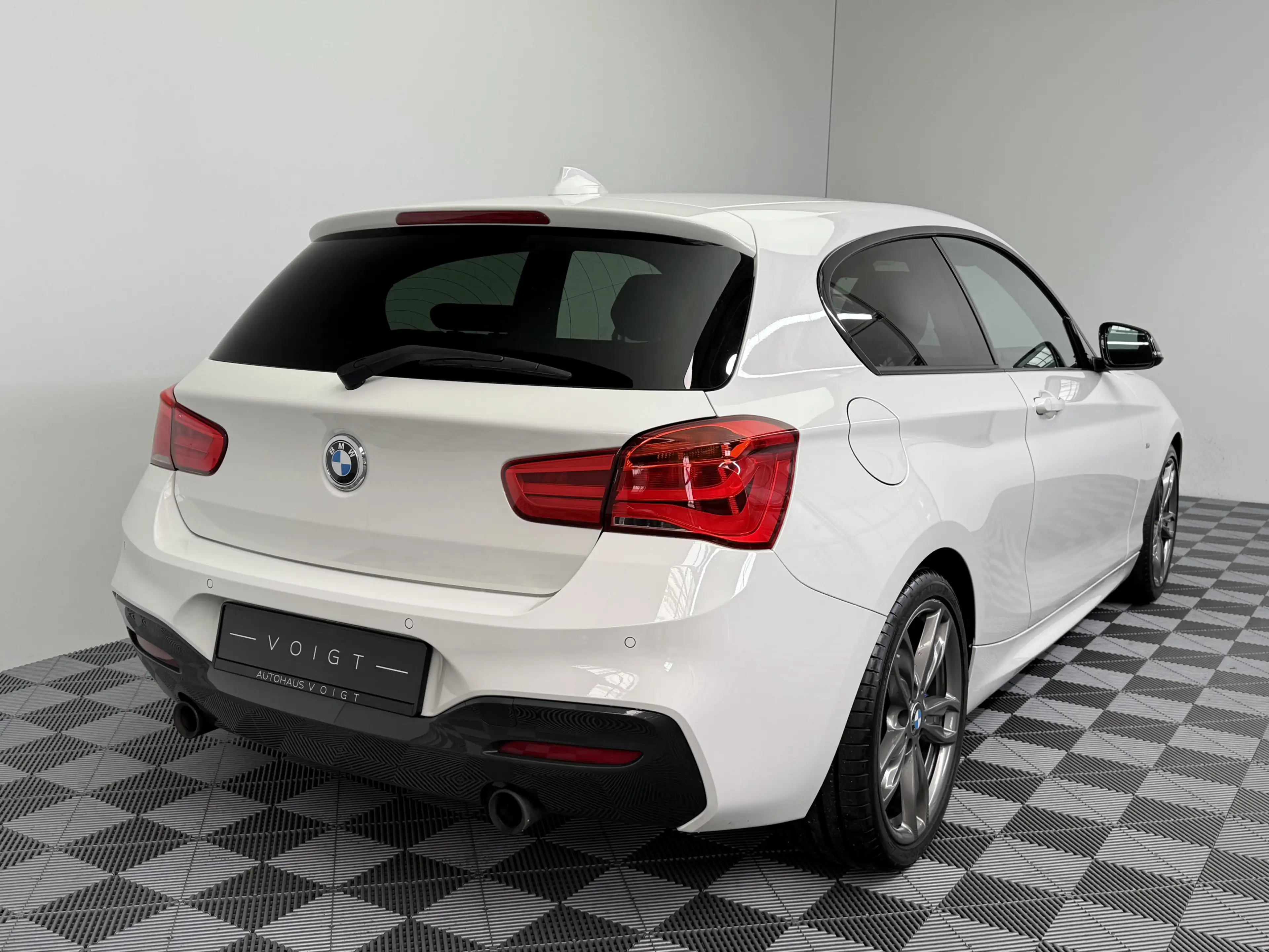 BMW 140 |No-OPF|Navi-Prof|LED|Keyless|BMW-History| — photo 6