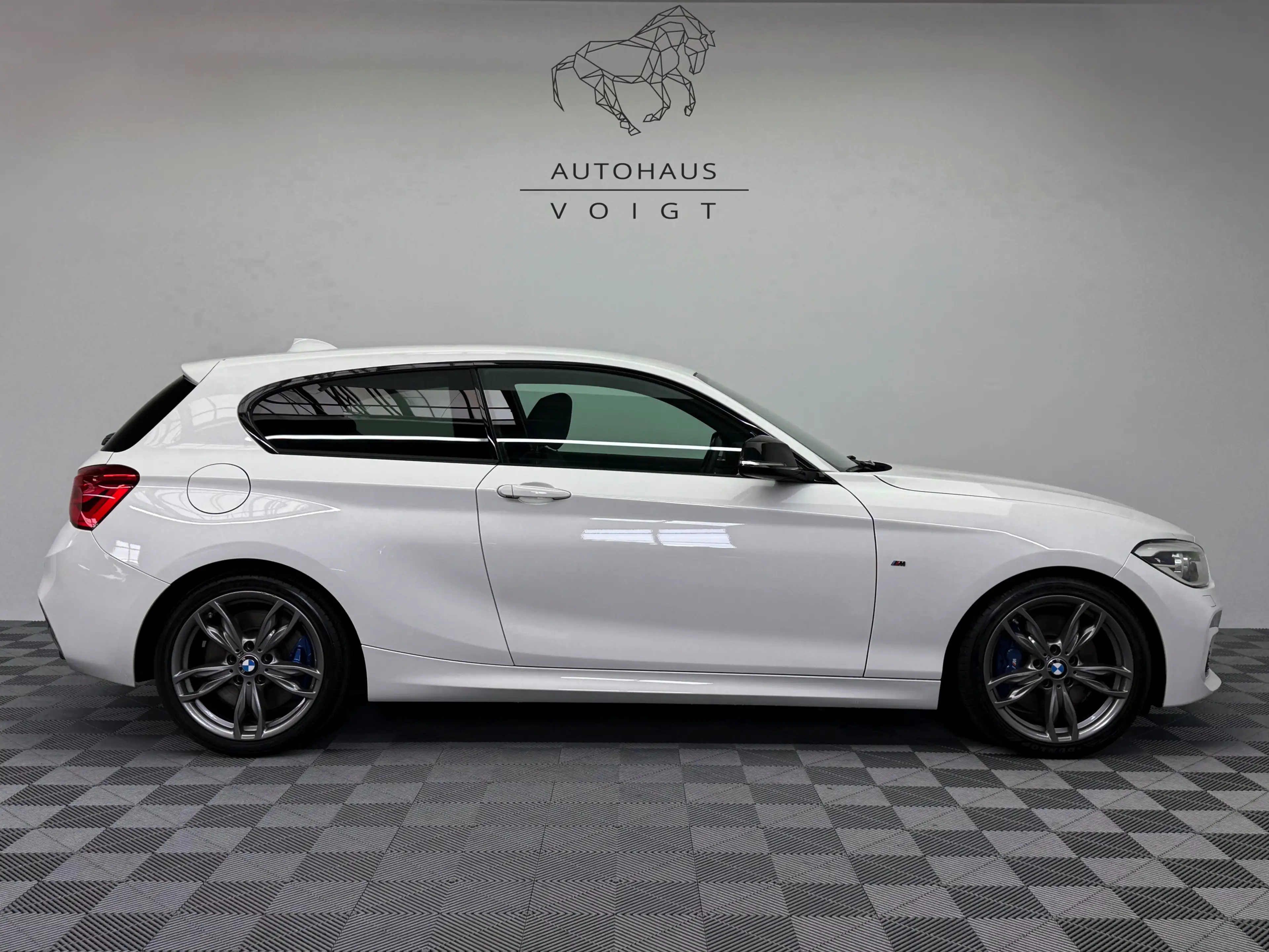 BMW 140 |No-OPF|Navi-Prof|LED|Keyless|BMW-History| — photo 4