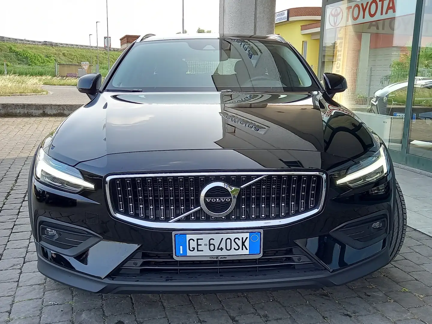 Volvo V60 Cross Country V60 Cross Country 2.0 b4 Business Pro awd auto Чорний - 2