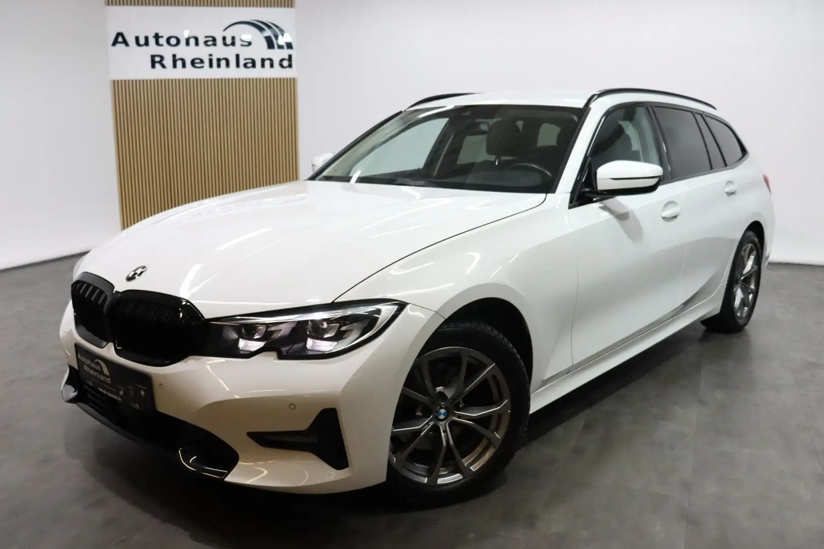BMW 320 d Touring xDrive Sportline *LIVE-COCKPIT*AHK Blanc - 1
