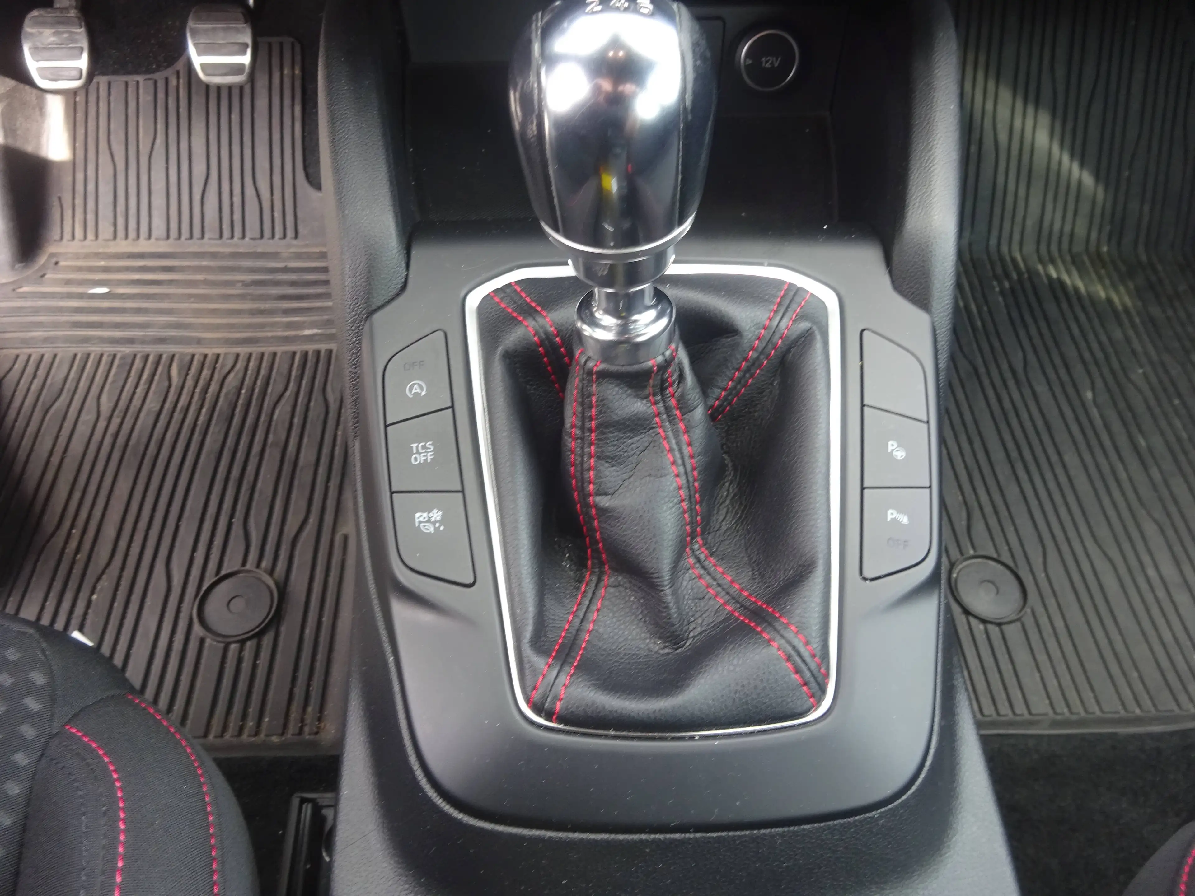 Ford Focus ST-Line — photo 11