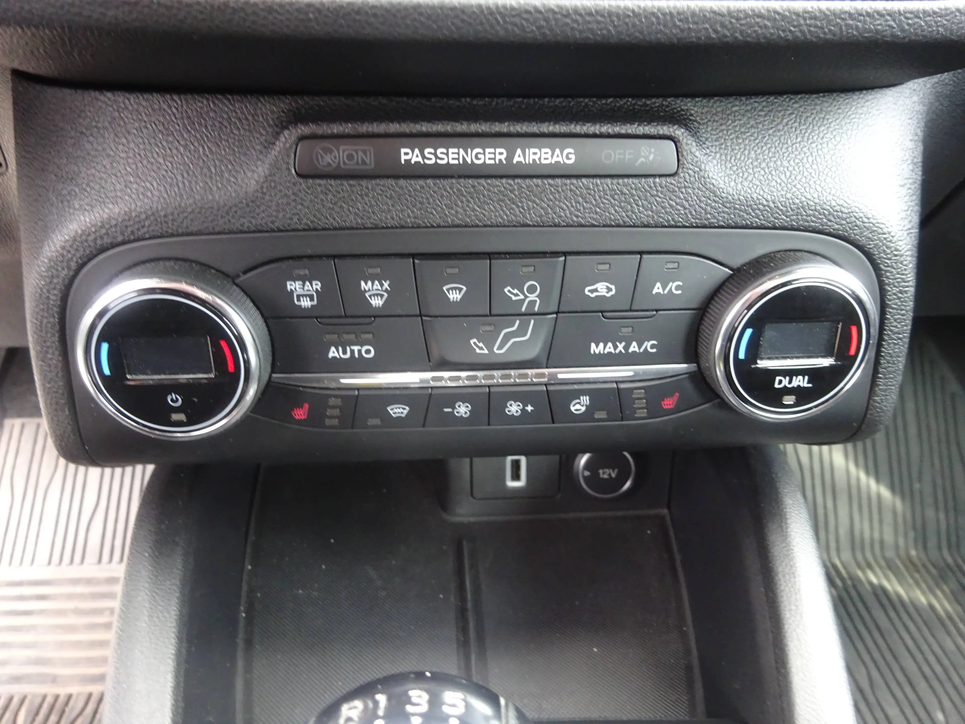 Ford Focus ST-Line — photo 10