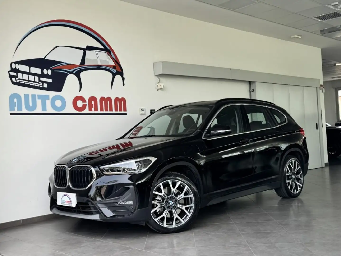 BMW X1 xDrive25e Plug-in Hybrid PHEV Business Advantage Schwarz - 1