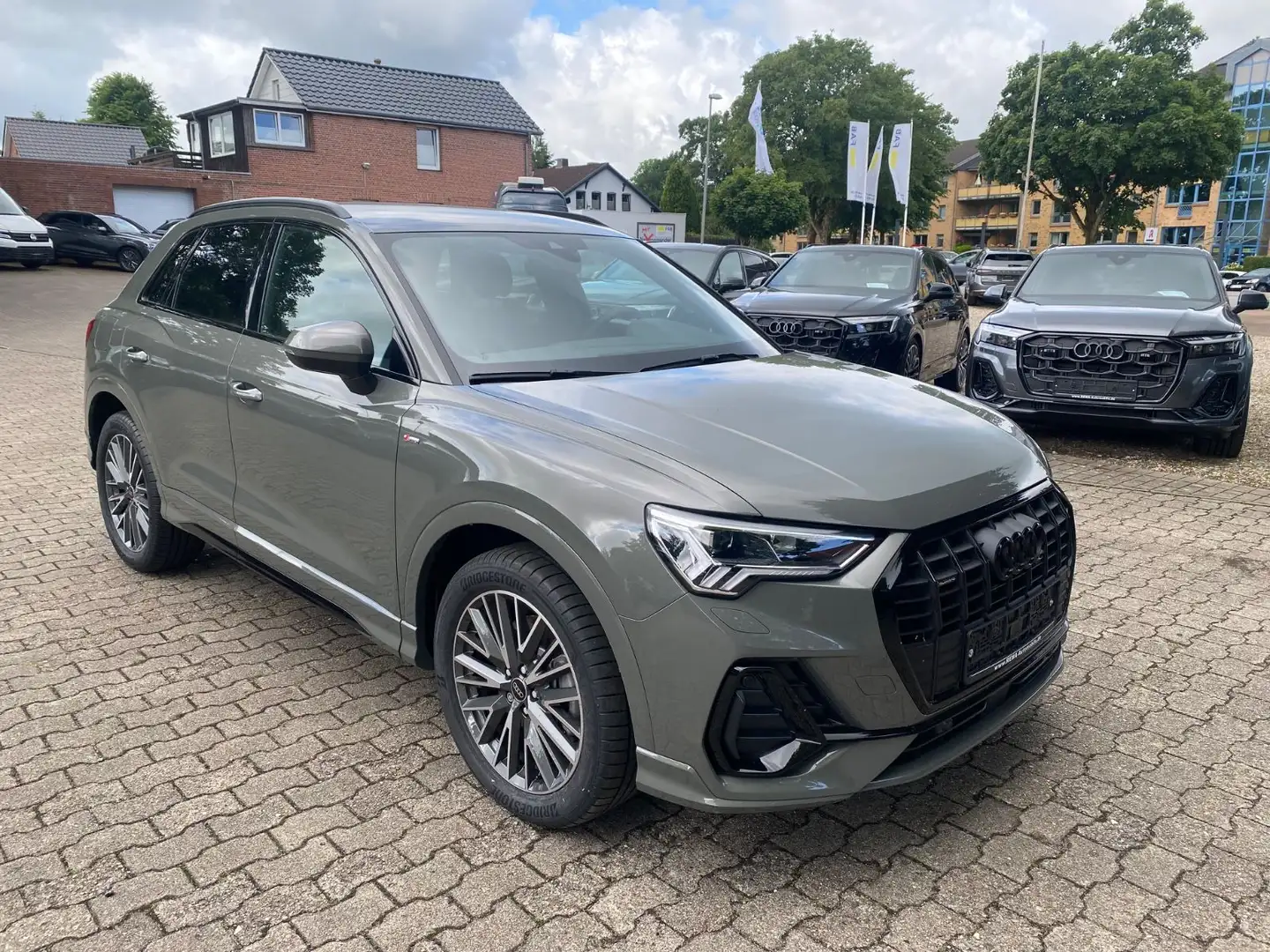 Audi Q3 40 TDI qu S line ACC AHK Optik Paket 19 Zoll Grau - 1