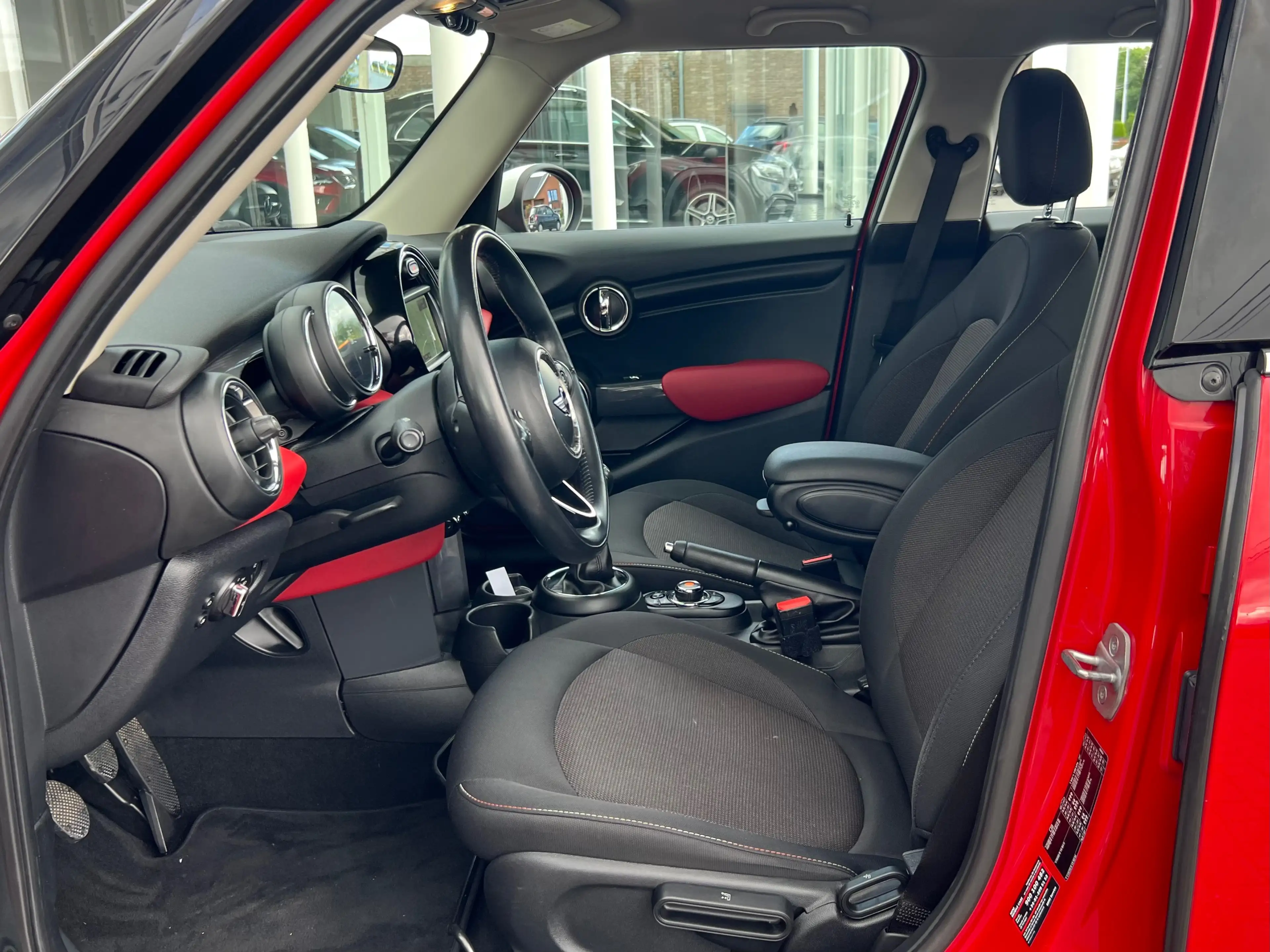 MINI Cooper D CHILLI RED 1.5 D 116CV / GPS / FULL LED / BLUETOOTH / FAIBLE KILOMÉTRAGE / GARANTIE / 13.140 HORS TVA — photo 10