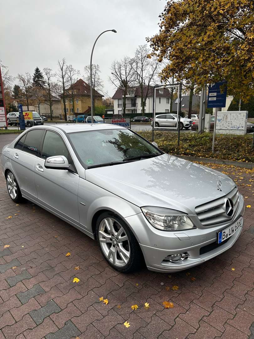 Mercedes-Benz C 280 Limousine in Silber gebraucht in Berlin für € 11.250