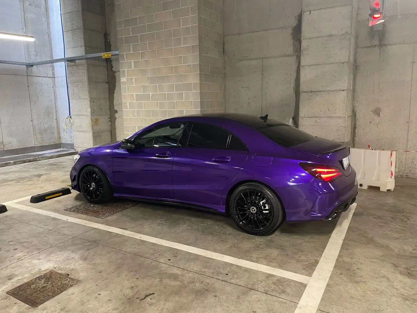 Mercedes-Benz CLA 220 d Premium 4matic AMG line Mauve - 2