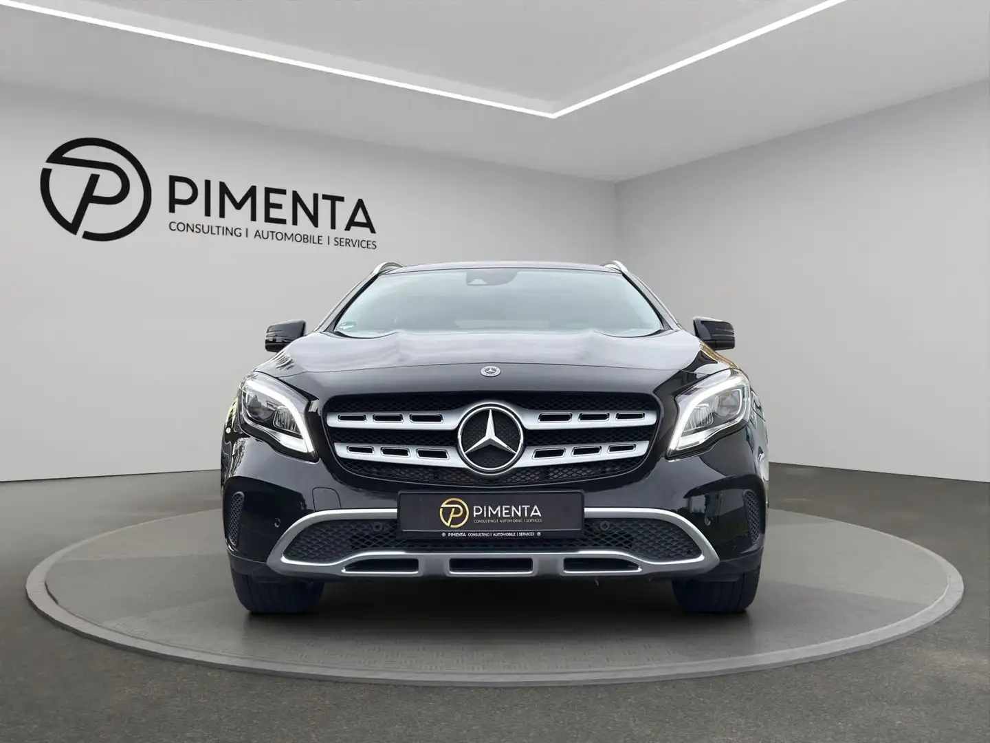 Mercedes-Benz GLA 180 28TKM*LED*NAVI*AHK*EL.HECKKLAPPE*18Zoll Schwarz - 2