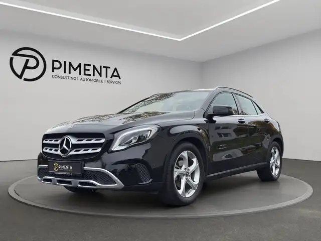 Mercedes-Benz GLA 180 28TKM*LED*NAVI*AHK*EL.HECKKLAPPE*18Zoll