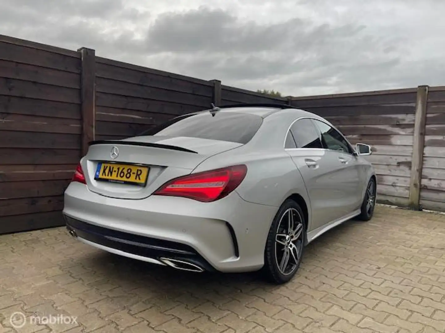 Mercedes-Benz CLA 180 AMG Ambition NAVI-PANO-LED Gris - 2