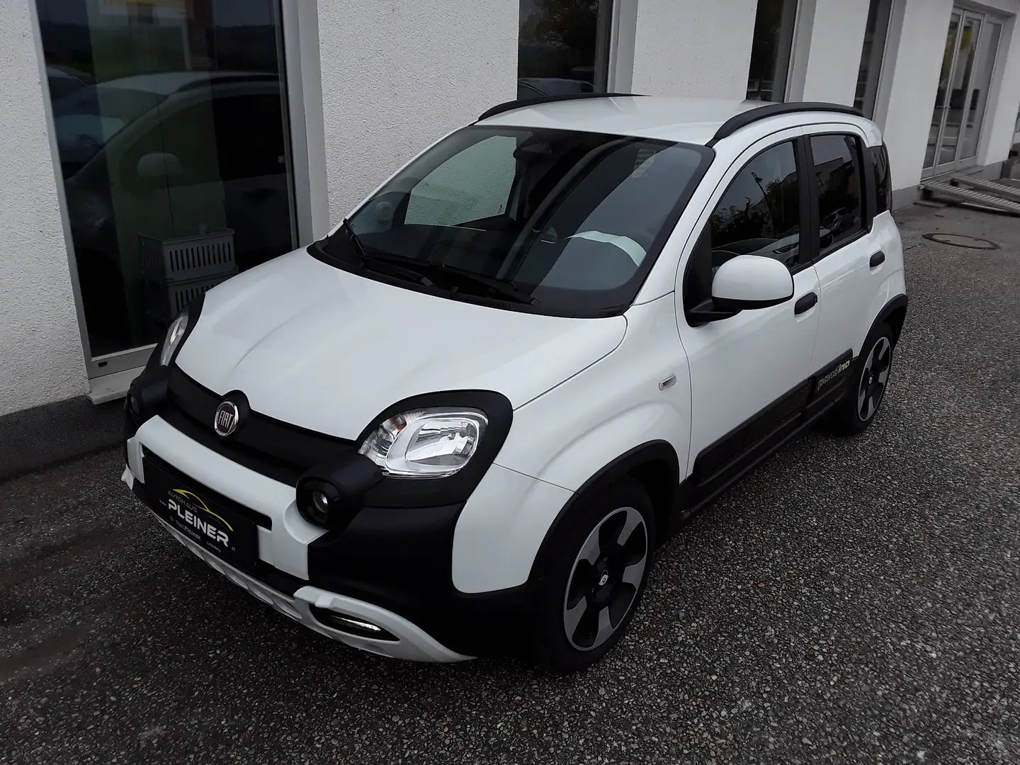 Fiat Panda Pandanina FireFly Hybrid 70 Cross-Look Weiß - 1