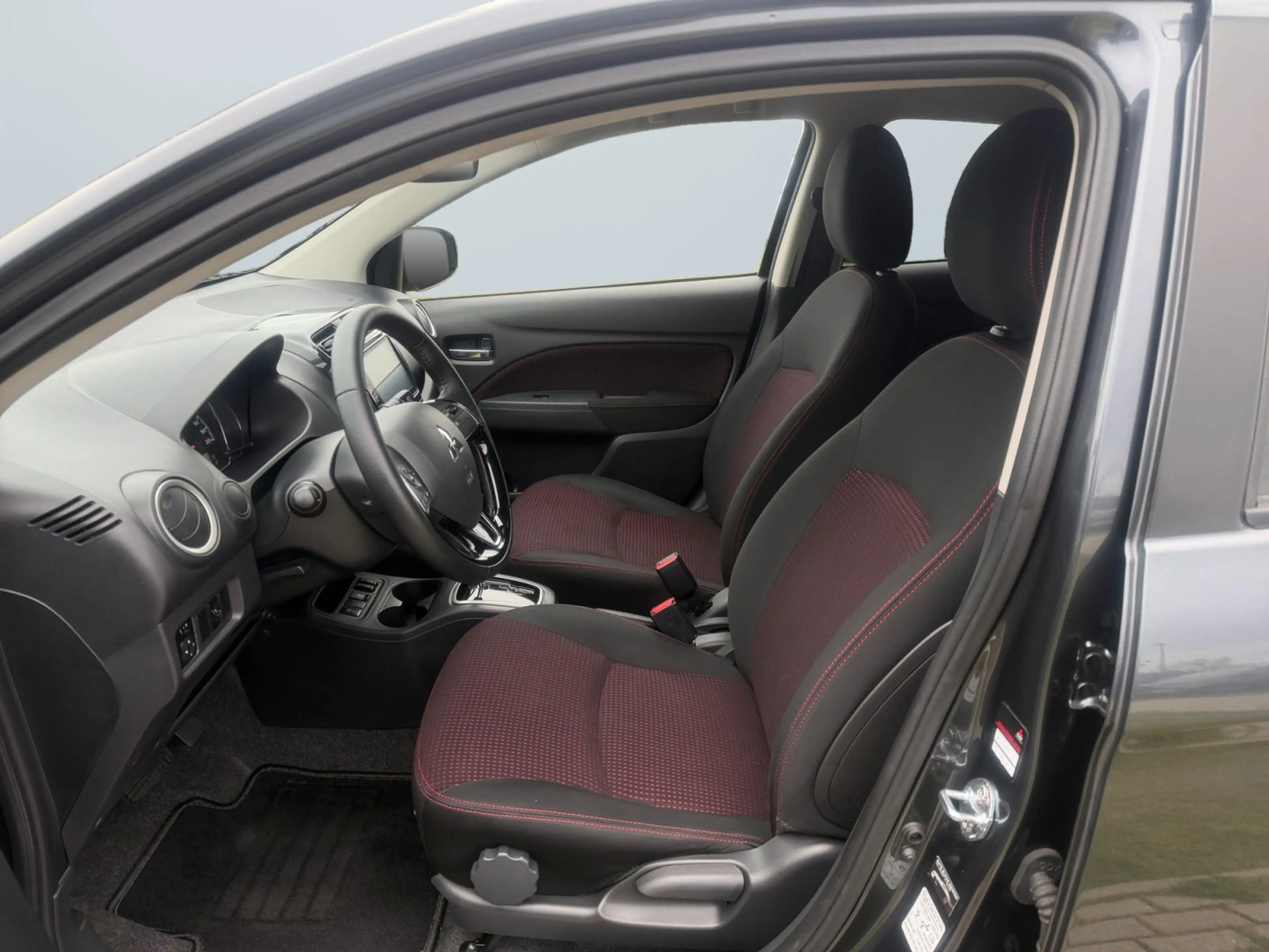 Mitsubishi Space Star Select+ Black 1,2l MIVEC TEMP+SHZ+KAM — photo 7