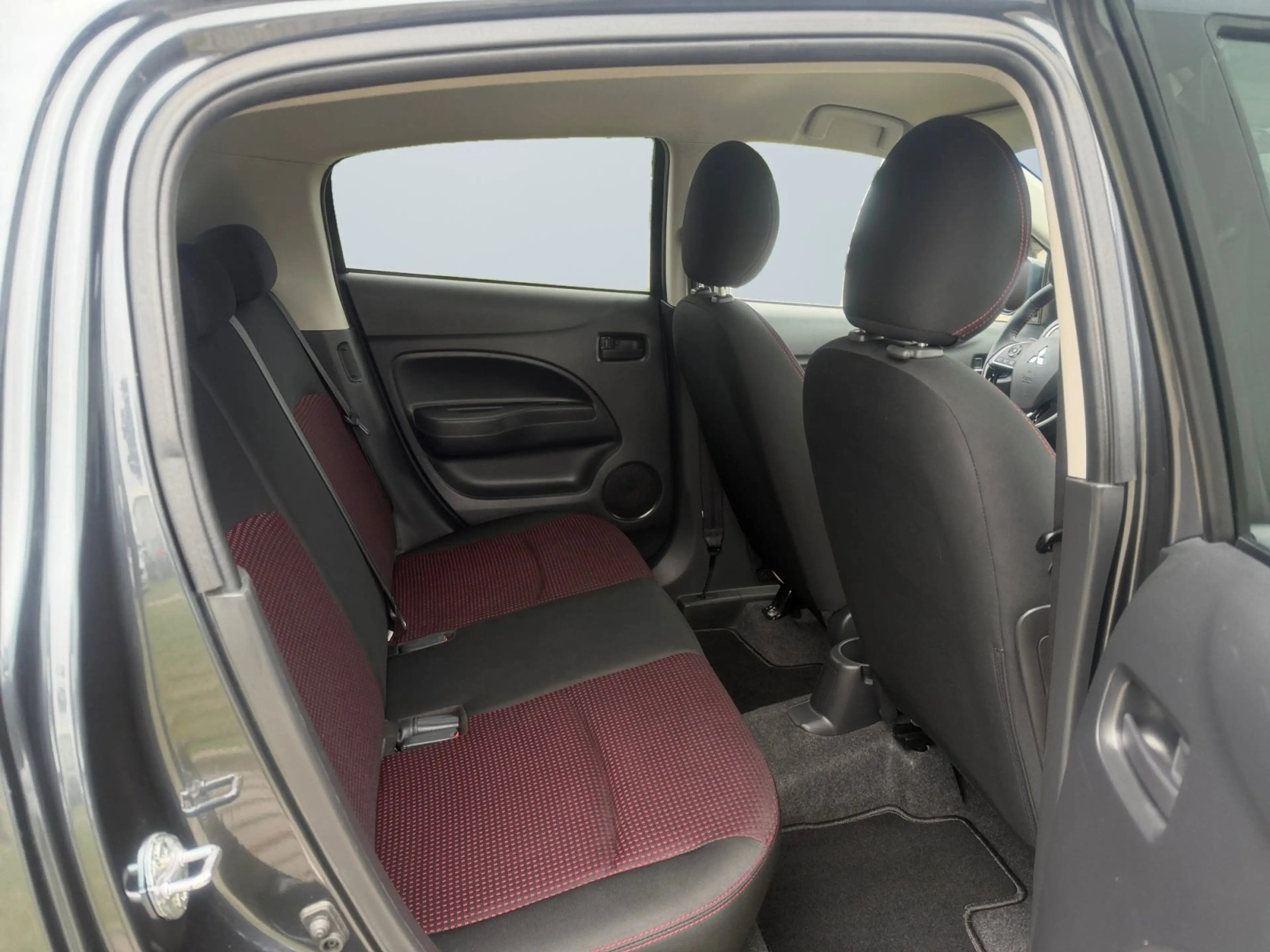 Mitsubishi Space Star Select+ Black 1,2l MIVEC TEMP+SHZ+KAM — photo 11