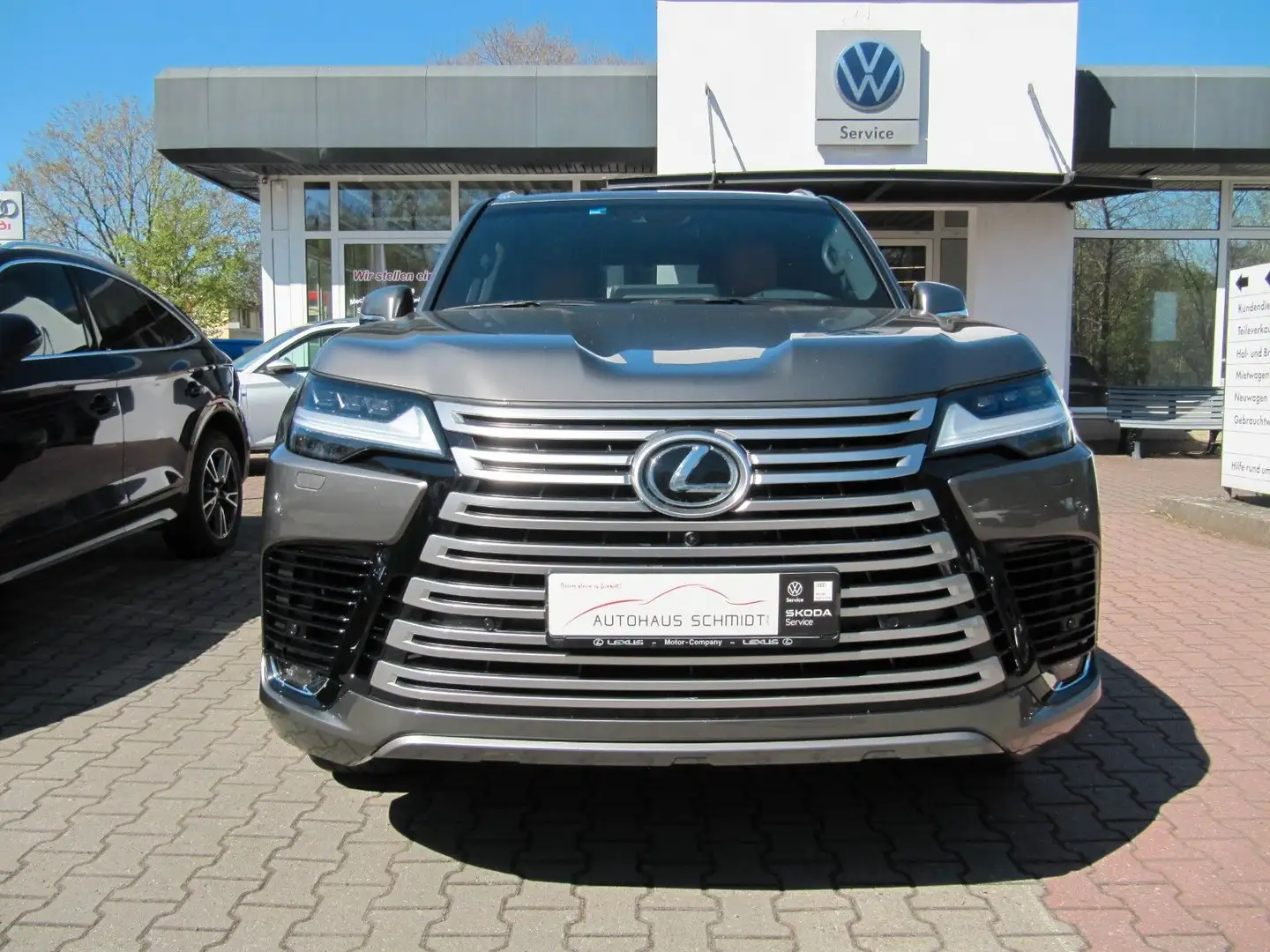 Lexus LX 600 SUPERIOR VIP+STOCK BERLIN SOFORT+FULL OPT Grau - 2