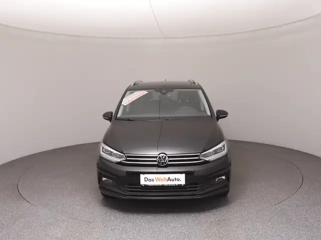 Volkswagen Touran view 3