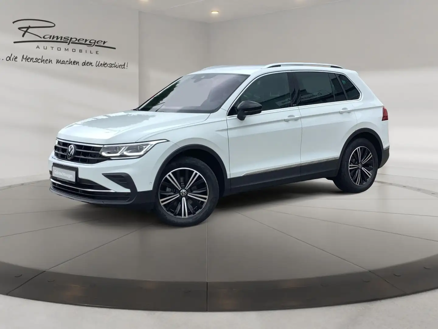 Volkswagen Tiguan 2.0 TDI DSG Move AHK ACC Matrix Navi Kame Weiß - 2
