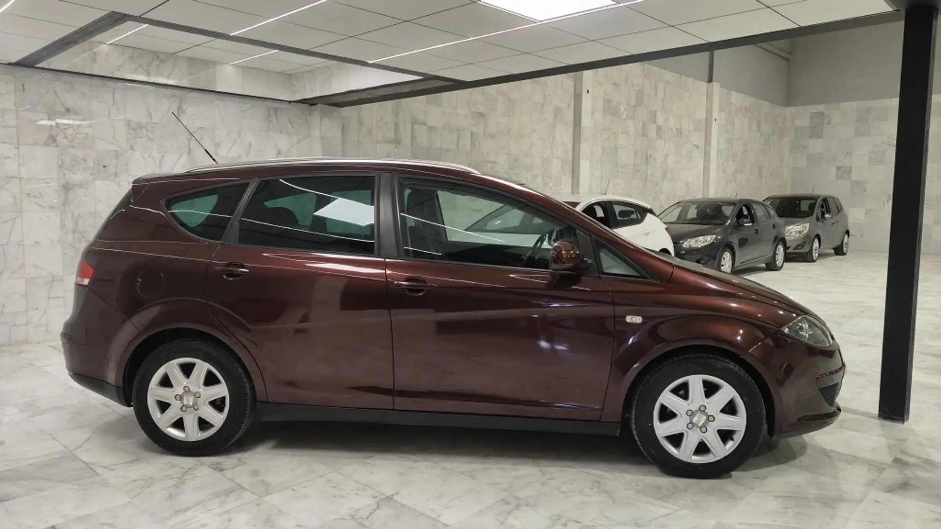 SEAT Altea XL 1.9TDI Stylance Burdeos - 2