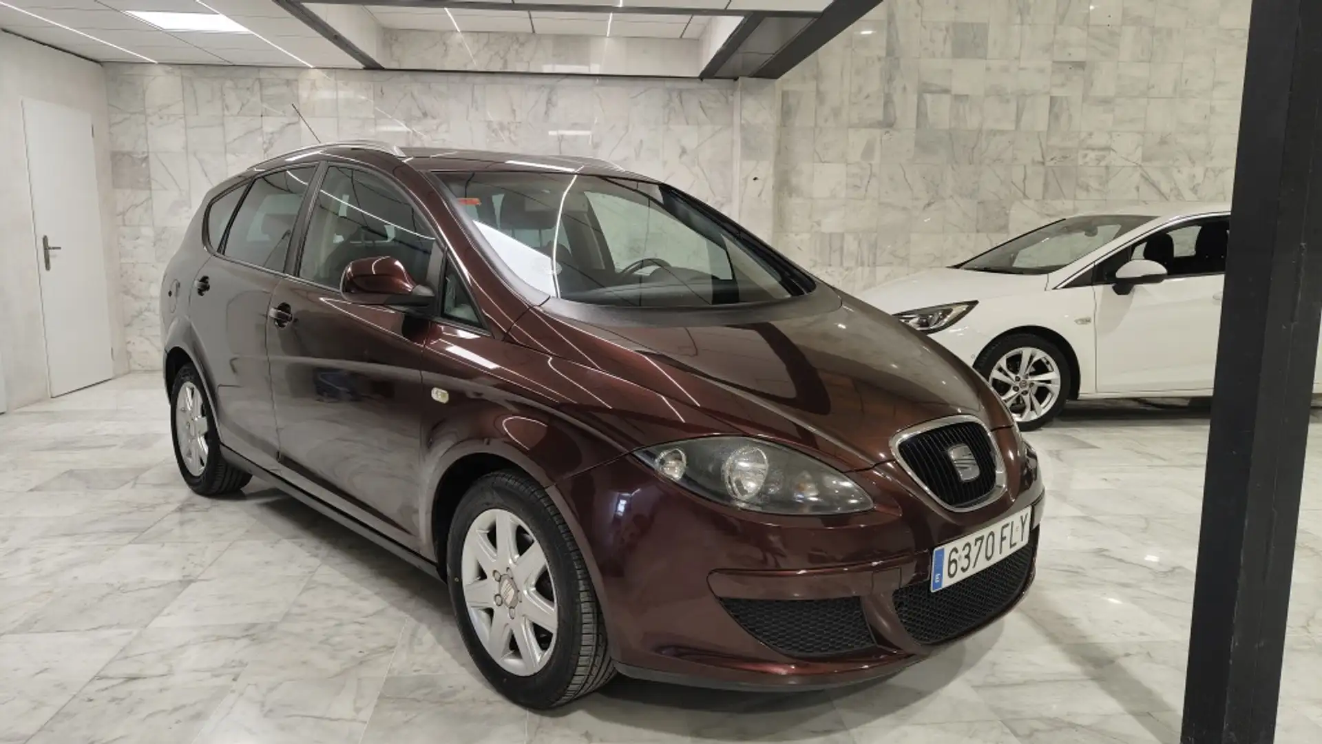 SEAT Altea XL 1.9TDI Stylance Burdeos - 1