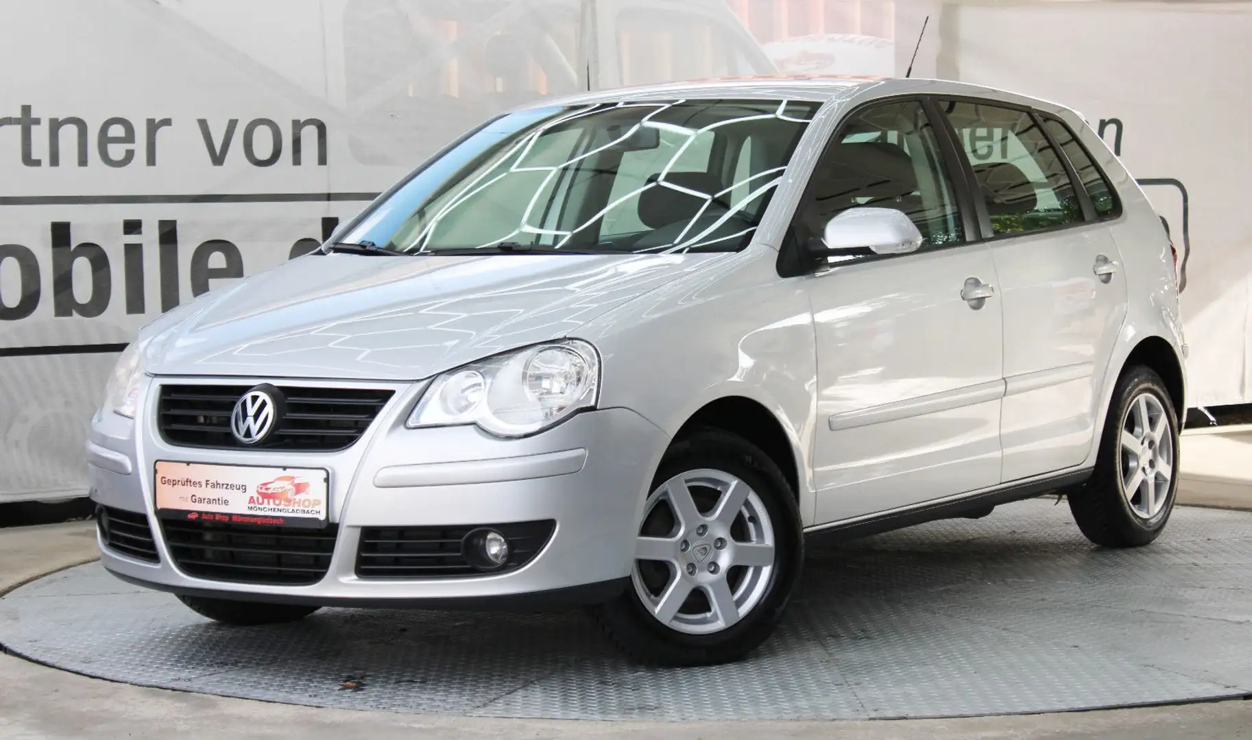 Volkswagen Polo IV 1.4 *Inspekt.Neu*Automatik*Einparkhilfe* Silber - 1