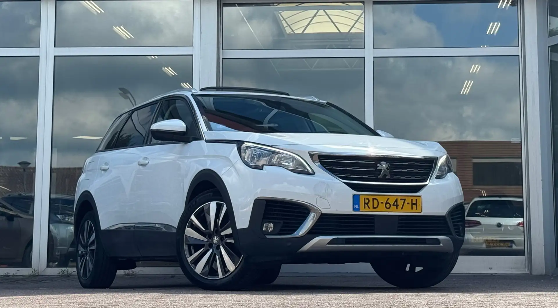 Peugeot 5008 1.2 PureTech Allure 1e Eigenaar 7p 100% Onderhoude Wit - 2