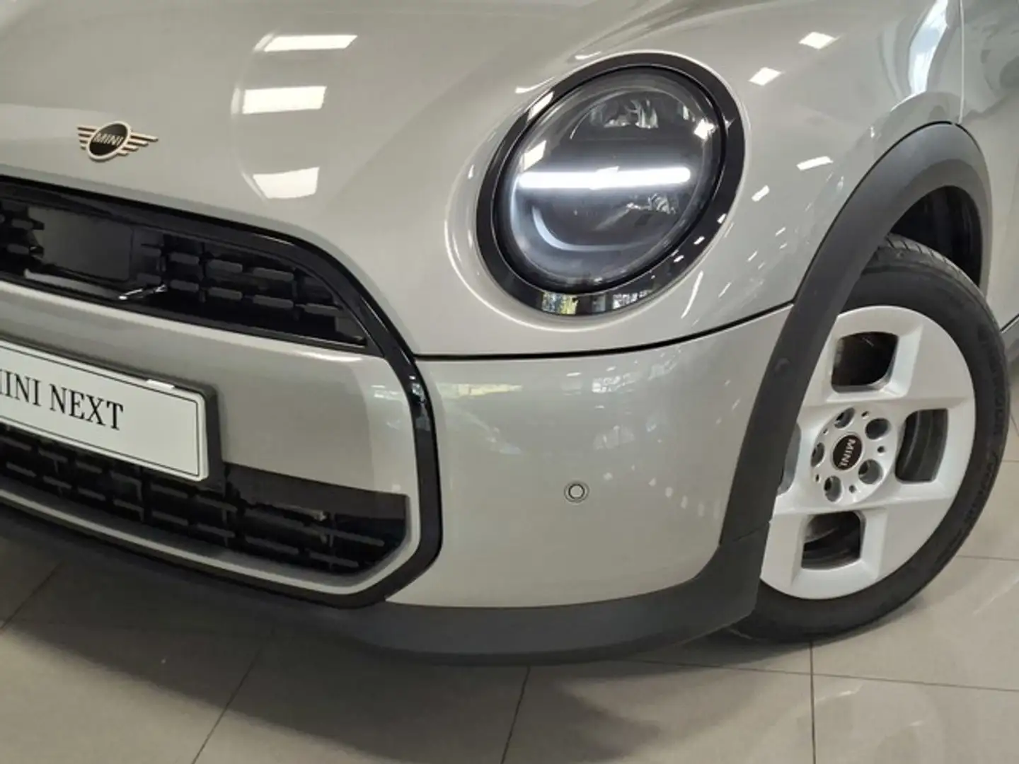 MINI Cooper 5 puertas C Essential Aut. Plateado - 2