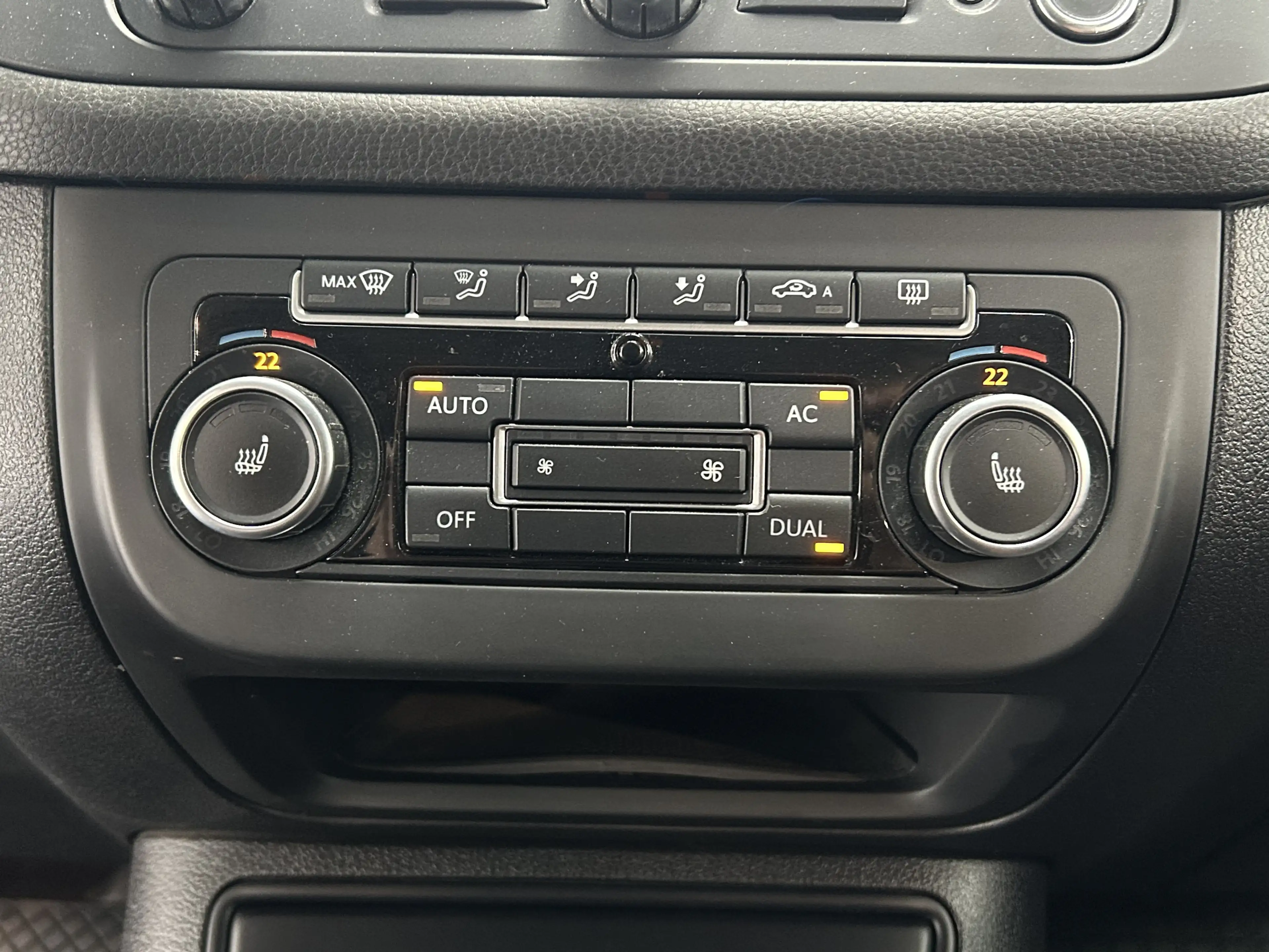 Volkswagen Golf Plus Highline AHK Navi Winter-Paket PDC — photo 15