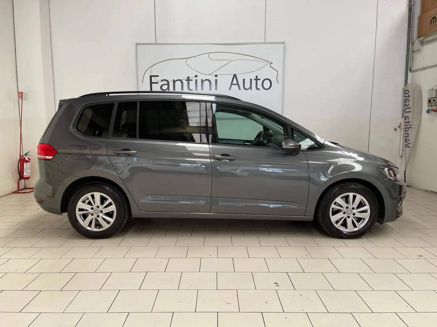 Volkswagen Touran Business 2.0 TDI 7p dsg-Ok Neopatentat-LEGGI SOTTO Grigio - 2