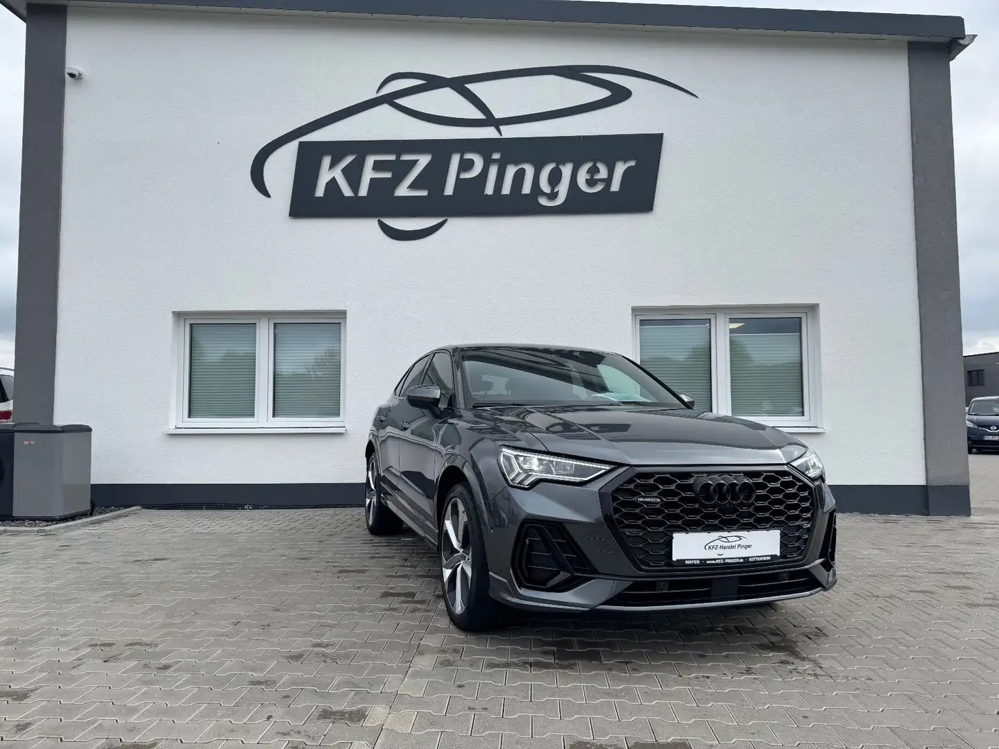 Audi Q3 Sportback 45 TFSI quattro S line/LED/Sonos Grijs - 1