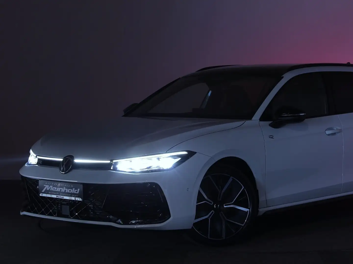 Volkswagen Passat Variant 2.0 TDI DSG R-Line Signature,19" Weiß - 2