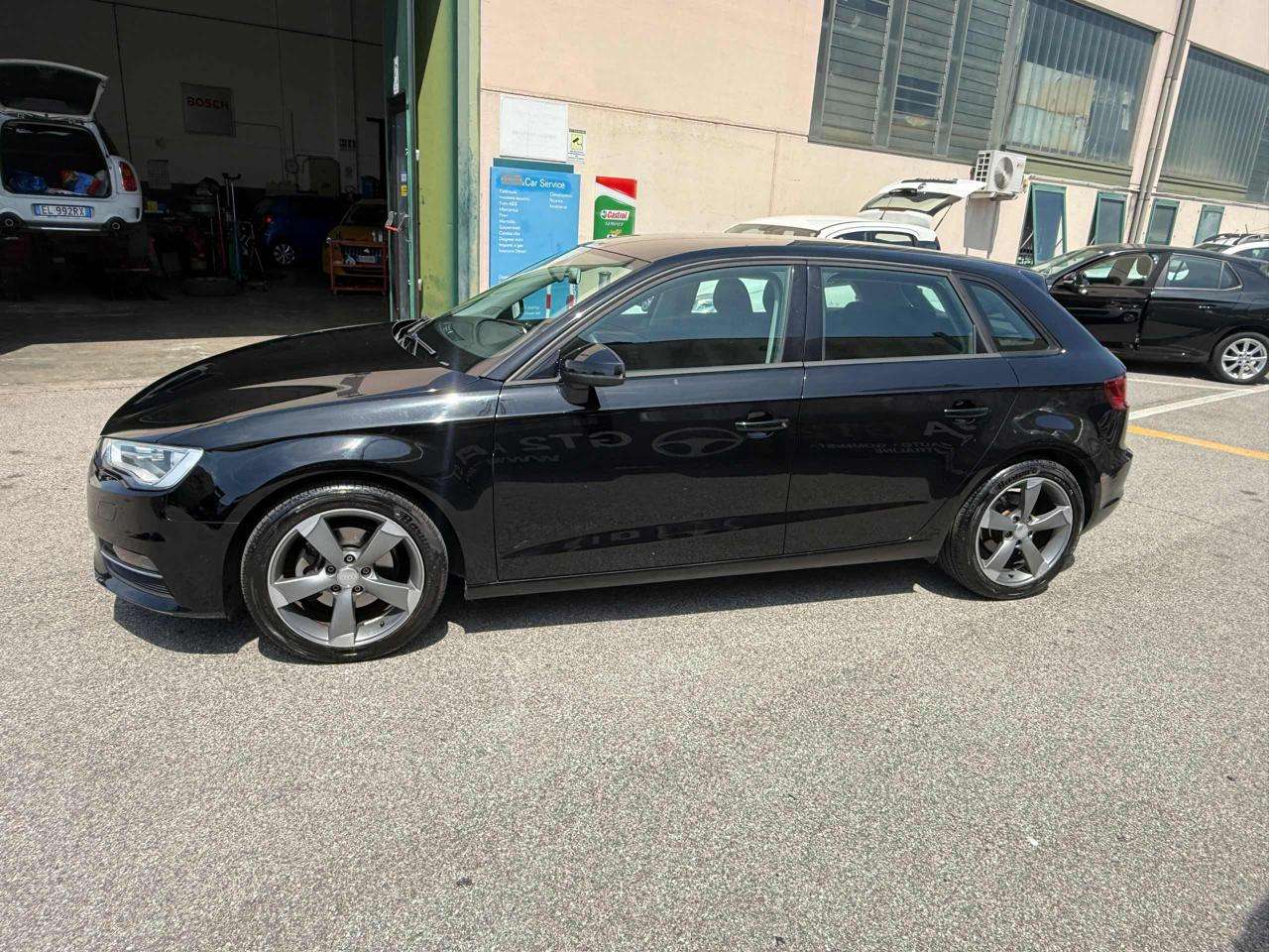 Audi A3 SPB 1.6 TDI 105 CV Ambiente S TRONIC