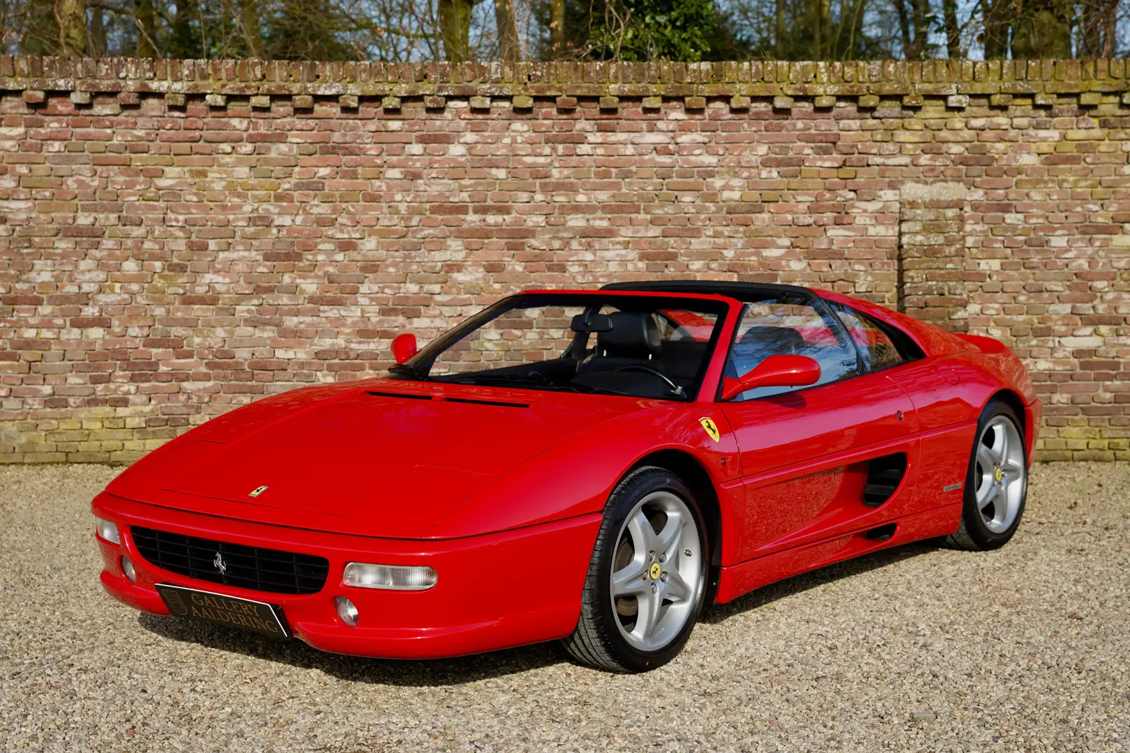 Ferrari F355 GTS Only 48.000 kms - meticulously maintained and Rojo - 1