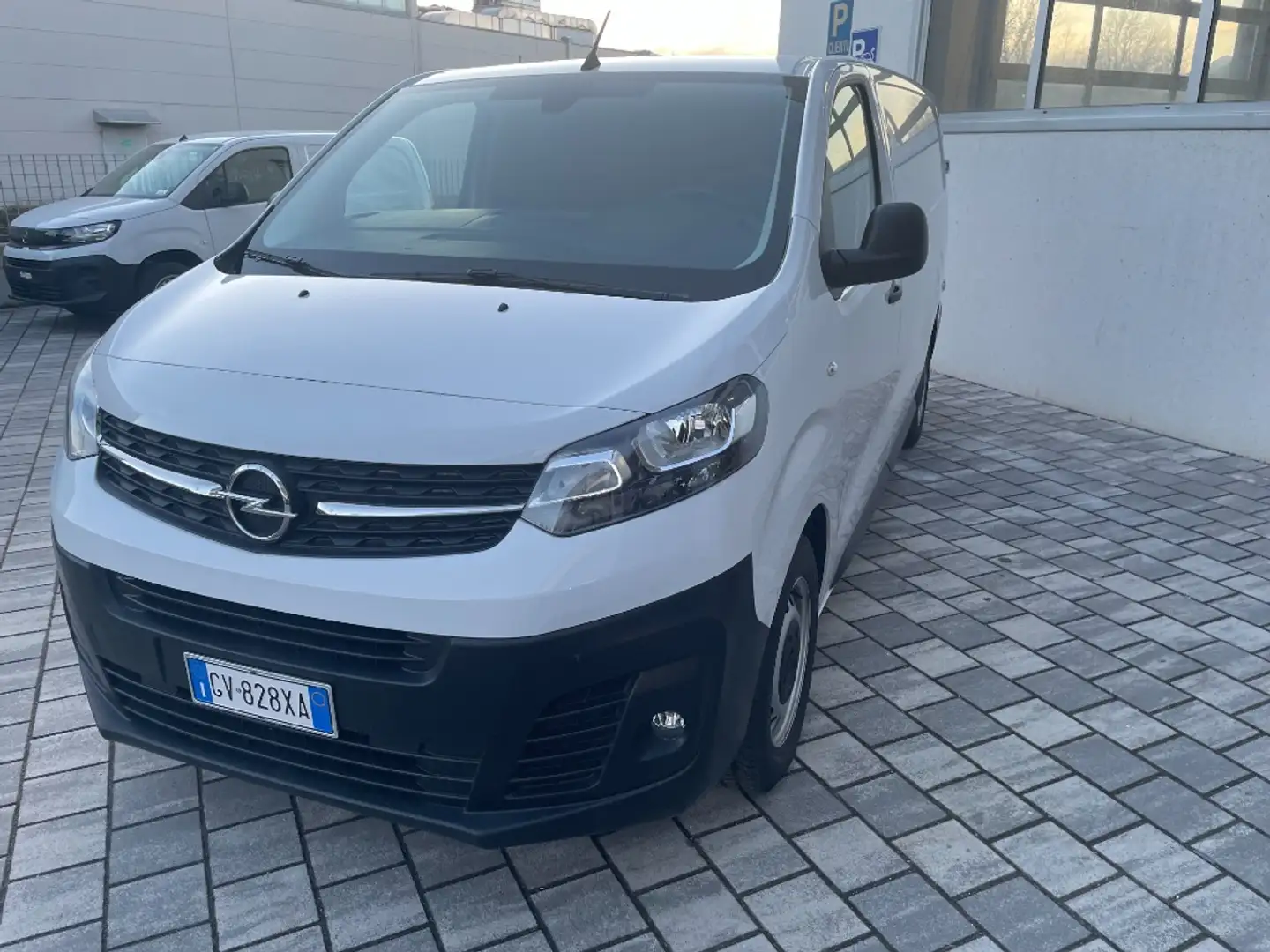 Opel Vivaro 2.0 Diesel 145CV PL-SL-TN L Furgone Enjoy Maggiora Bianco - 1