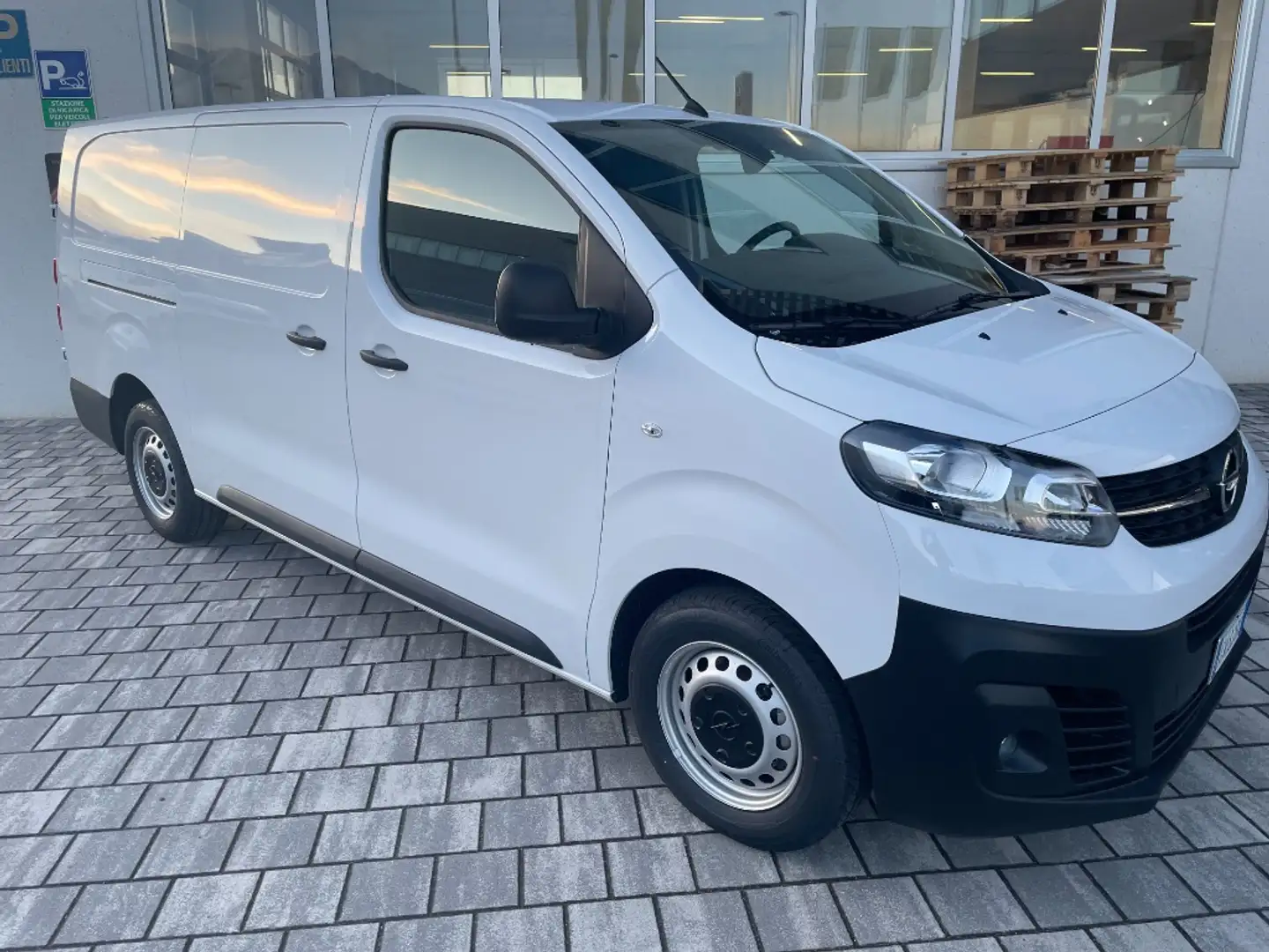 Opel Vivaro 2.0 Diesel 145CV PL-SL-TN L Furgone Enjoy Maggiora Bianco - 2