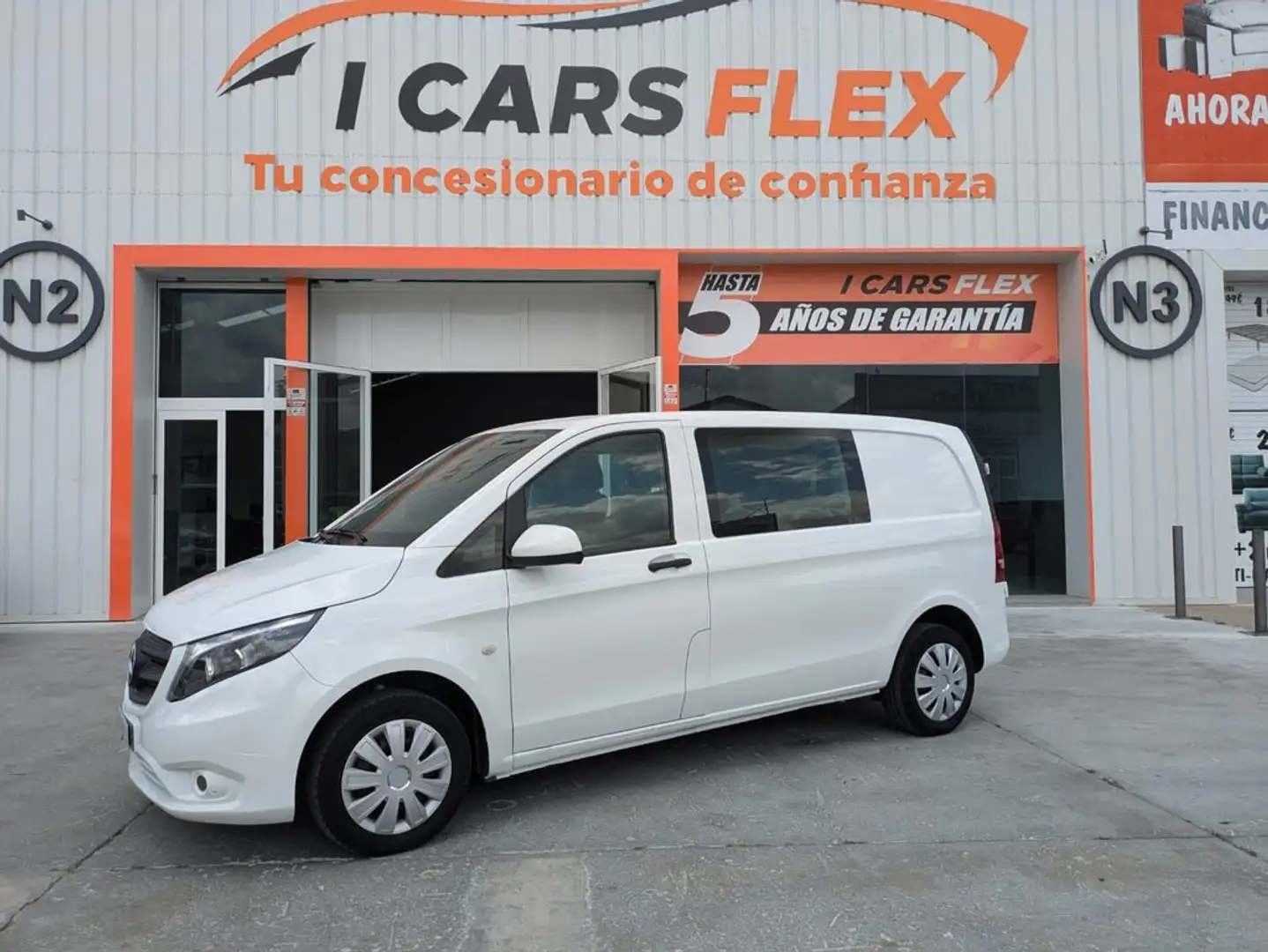 Mercedes-Benz Vito Tourer 110 CDI tD Base Larga Wit - 1