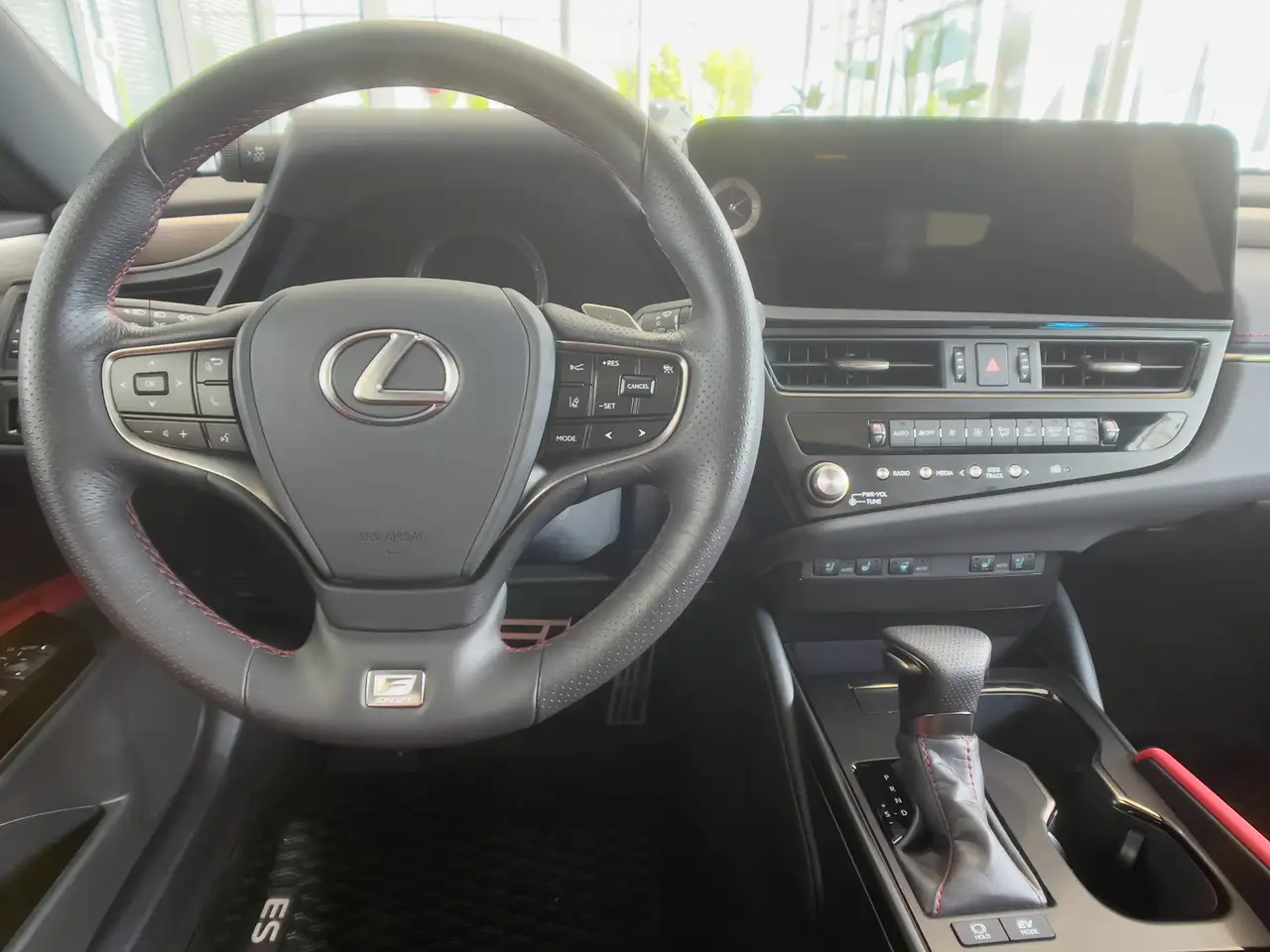 Lexus ES снимка Lexus ES