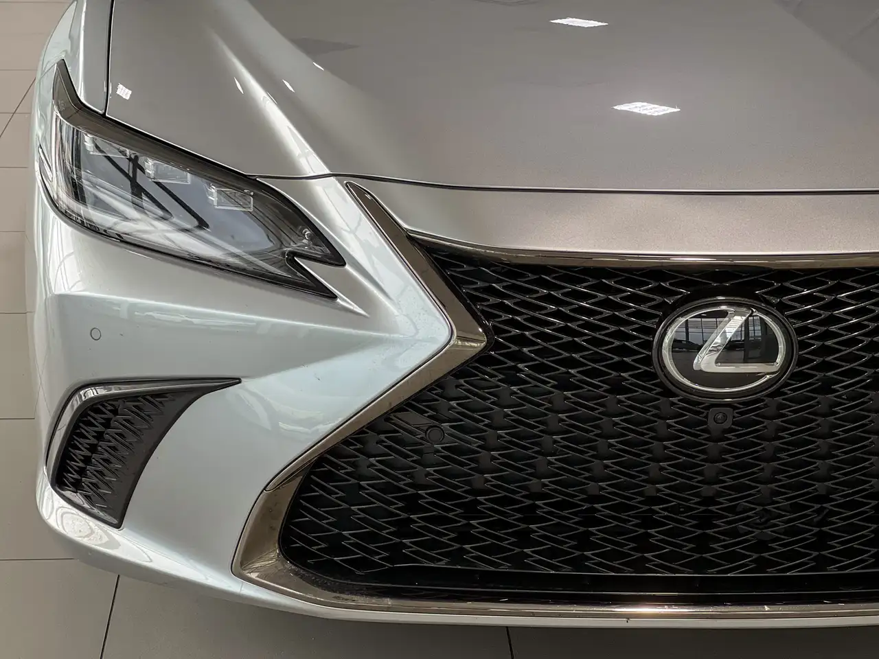 Lexus ES снимка Lexus ES