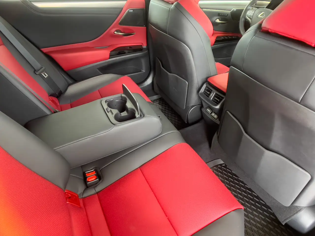 Lexus ES снимка Lexus ES
