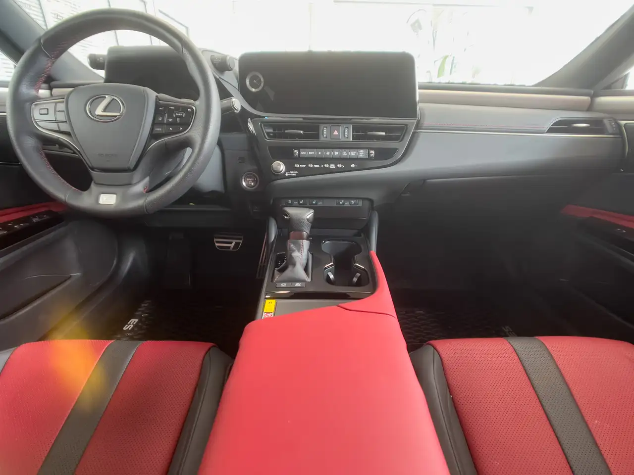 Lexus ES снимка Lexus ES