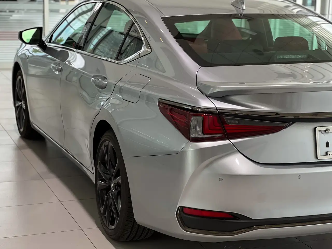 Lexus ES снимка Lexus ES
