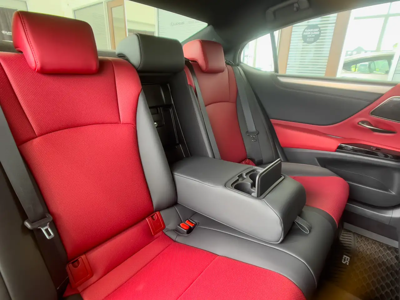 Lexus ES снимка Lexus ES
