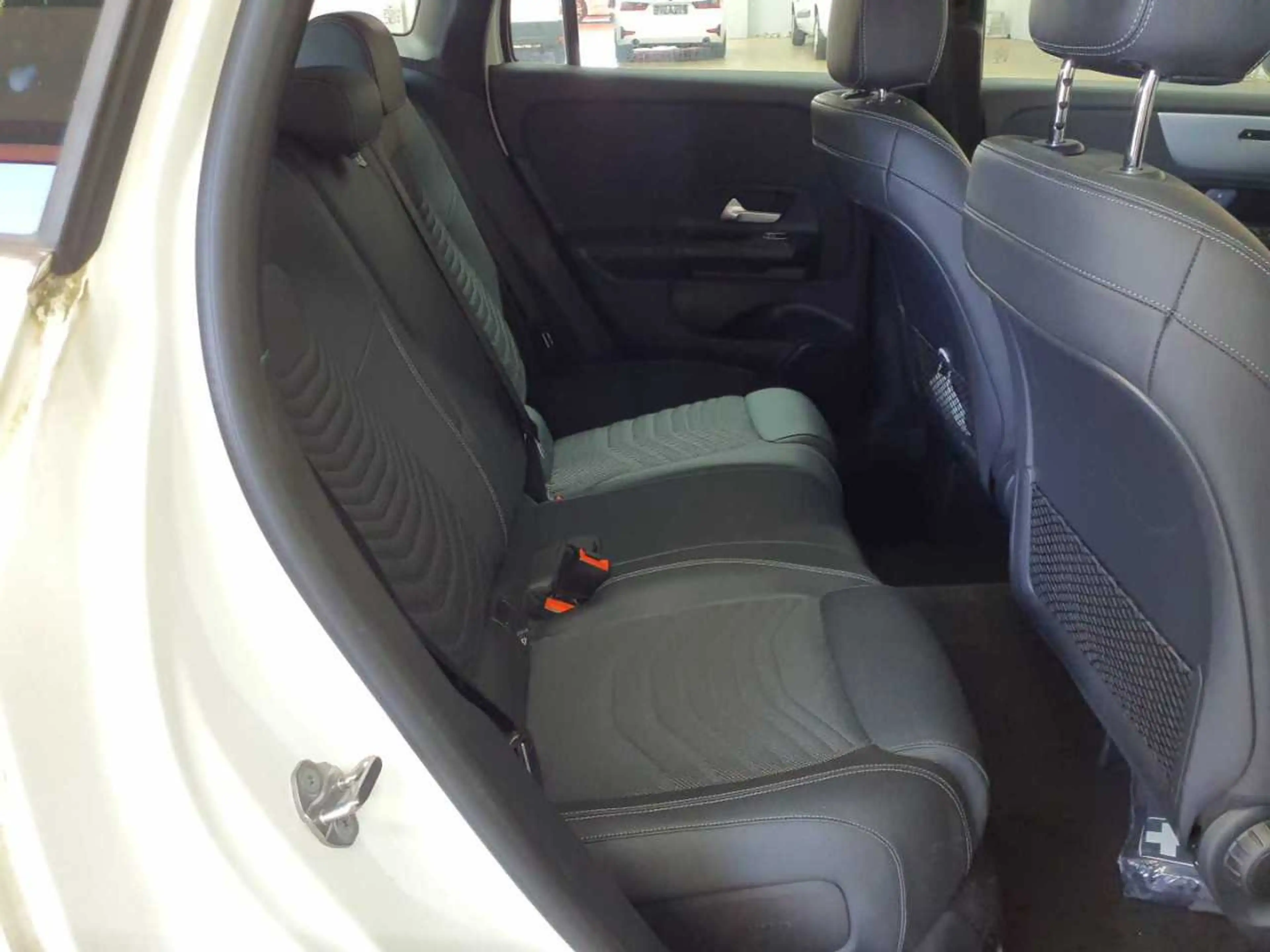 Mercedes-Benz GLA 200 GLA 200 7G-DCT Style BusiP LED KAM Totw — photo 13
