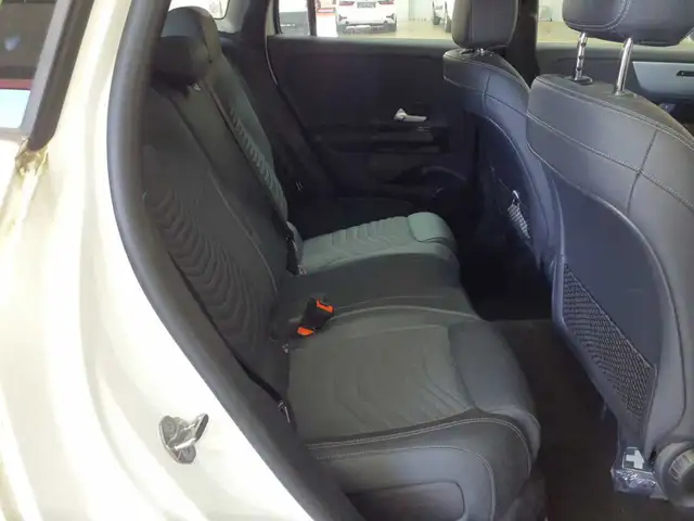 Mercedes-Benz Gla view 13