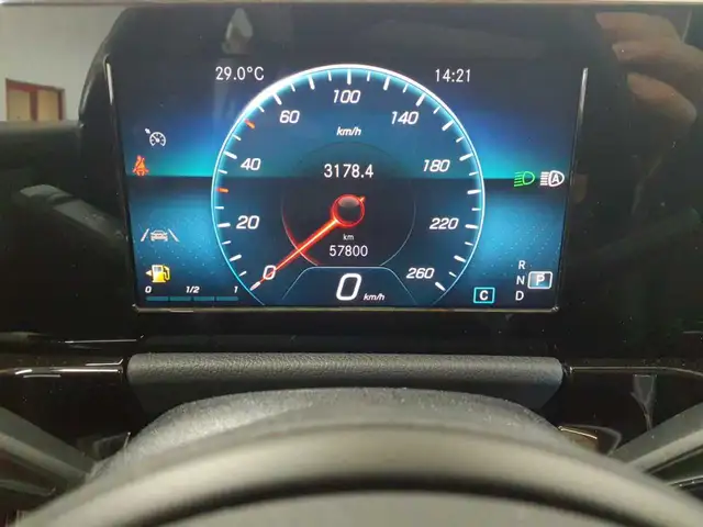Mercedes-Benz Gla view 11