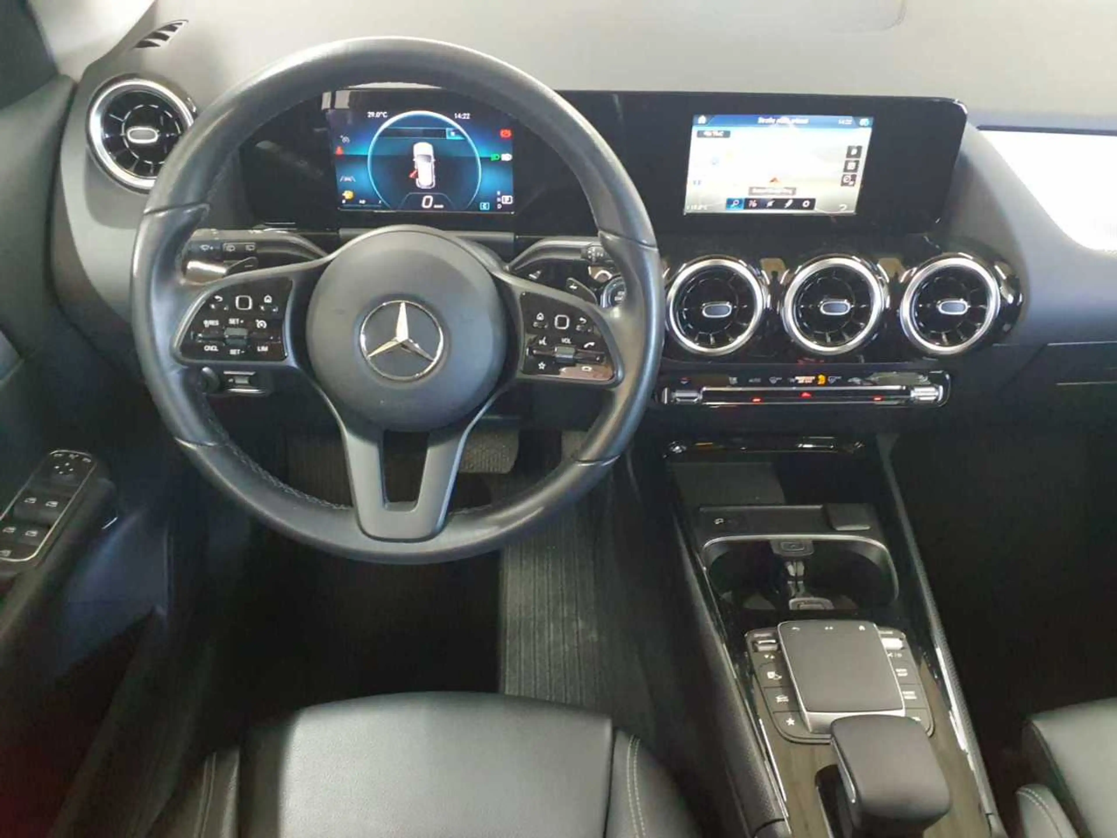 Mercedes-Benz GLA 200 GLA 200 7G-DCT Style BusiP LED KAM Totw — photo 9