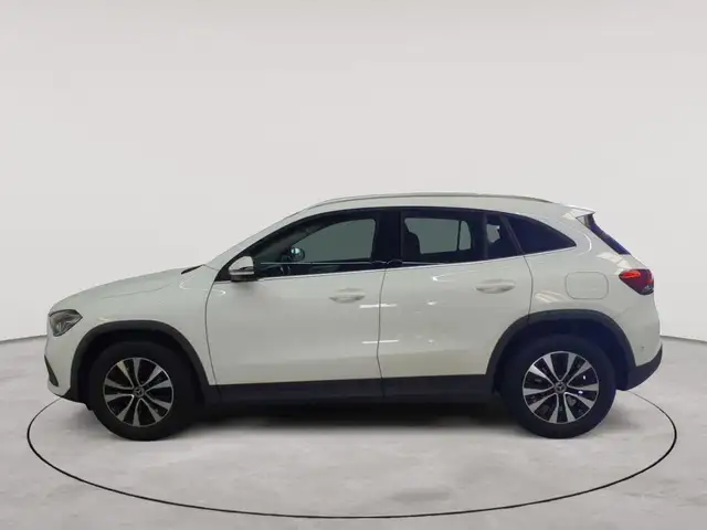 Mercedes-Benz Gla view 6