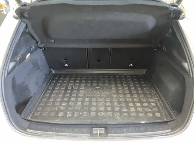 Mercedes-Benz Gla view 15
