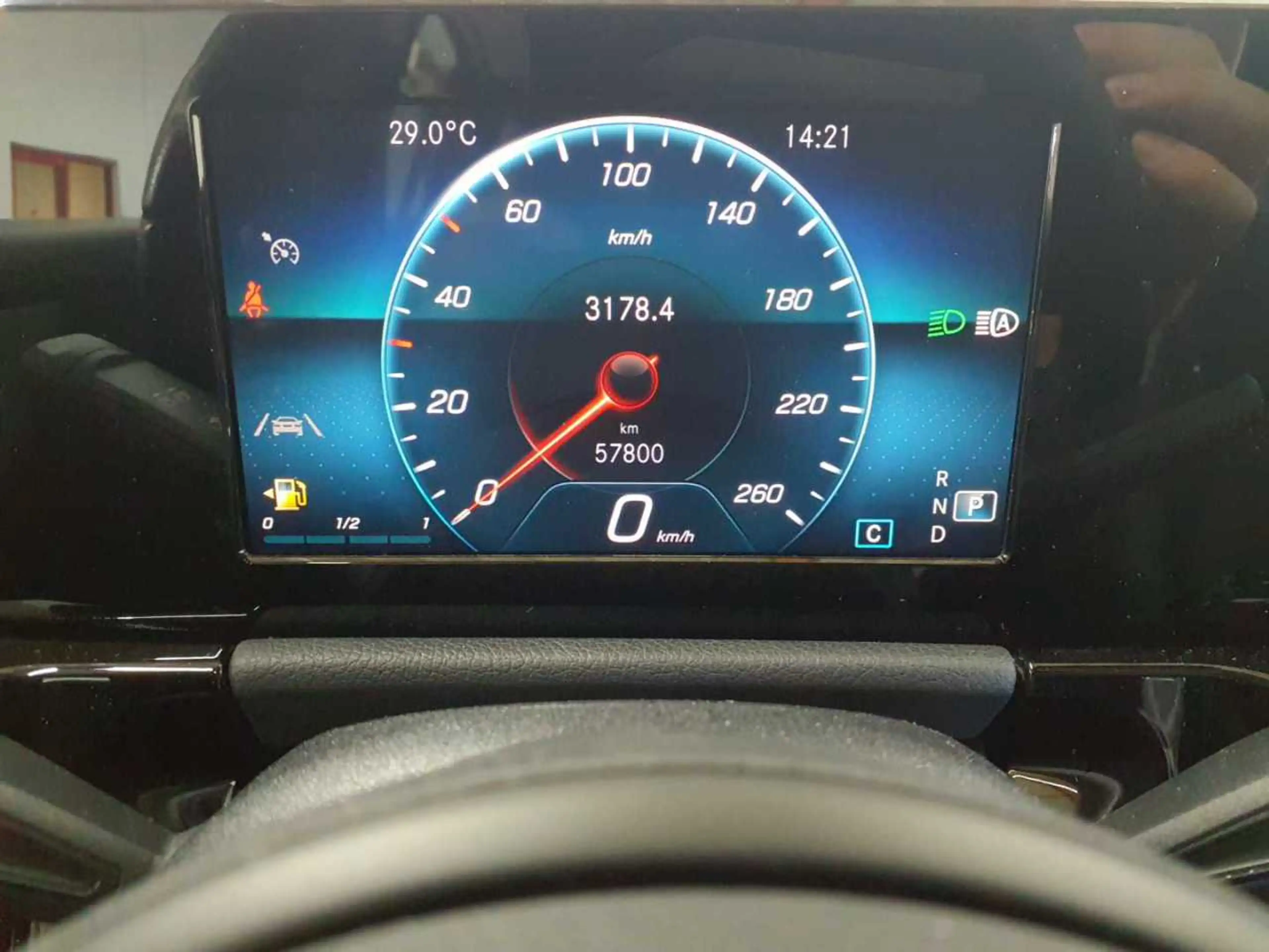 Mercedes-Benz GLA 200 GLA 200 7G-DCT Style BusiP LED KAM Totw — photo 11